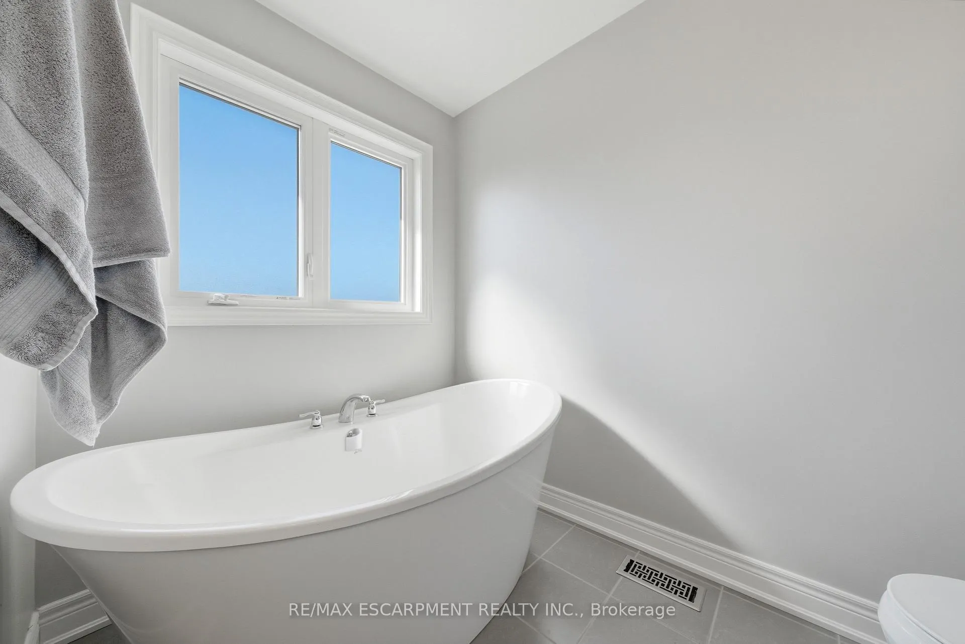 Photo 30 of 8 Myrtle Street, Pelham, Fonthill — HOMEH