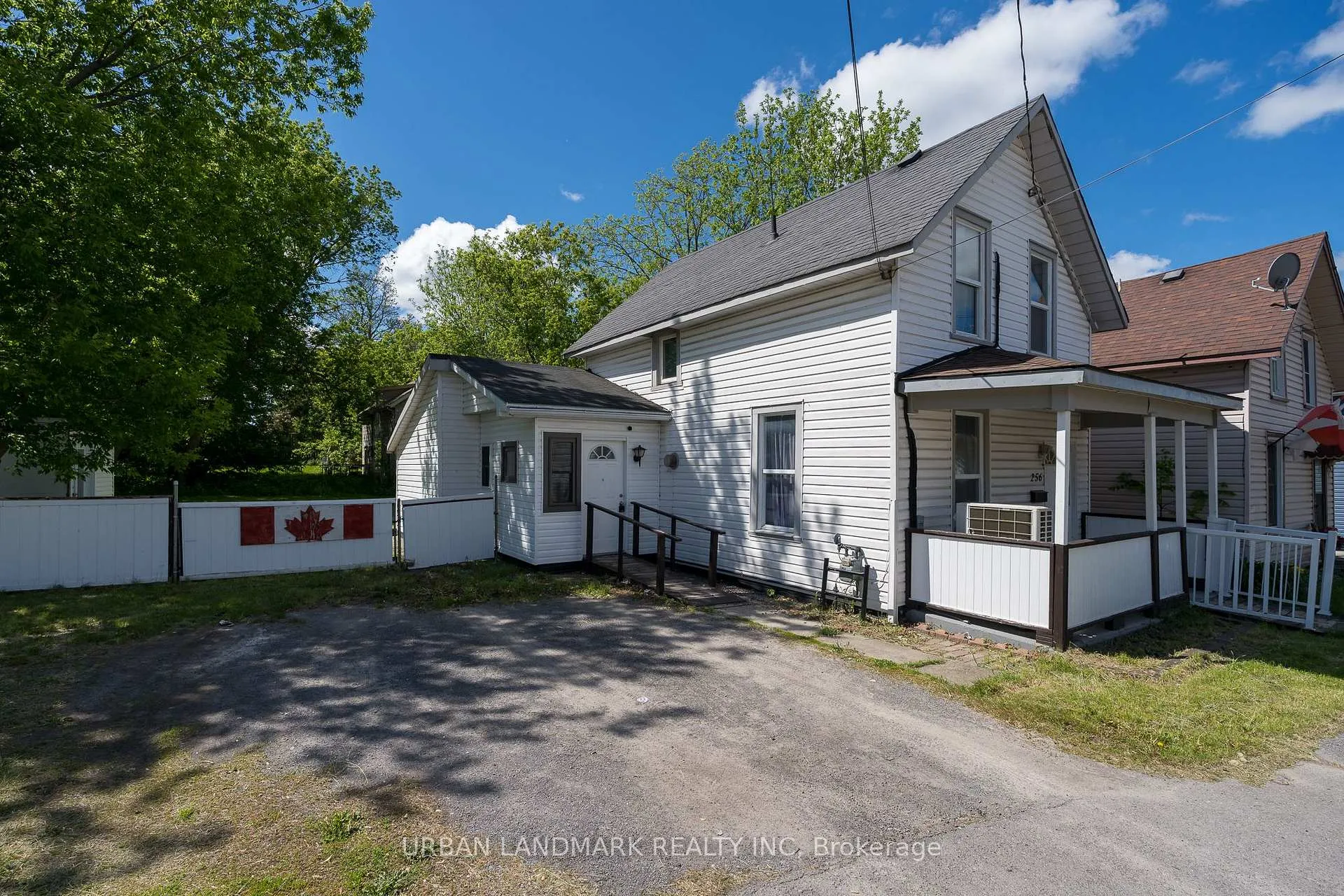 Photo 3 of 256 Dundas Street, Deseronto, Deseronto (Town) — HOMEH