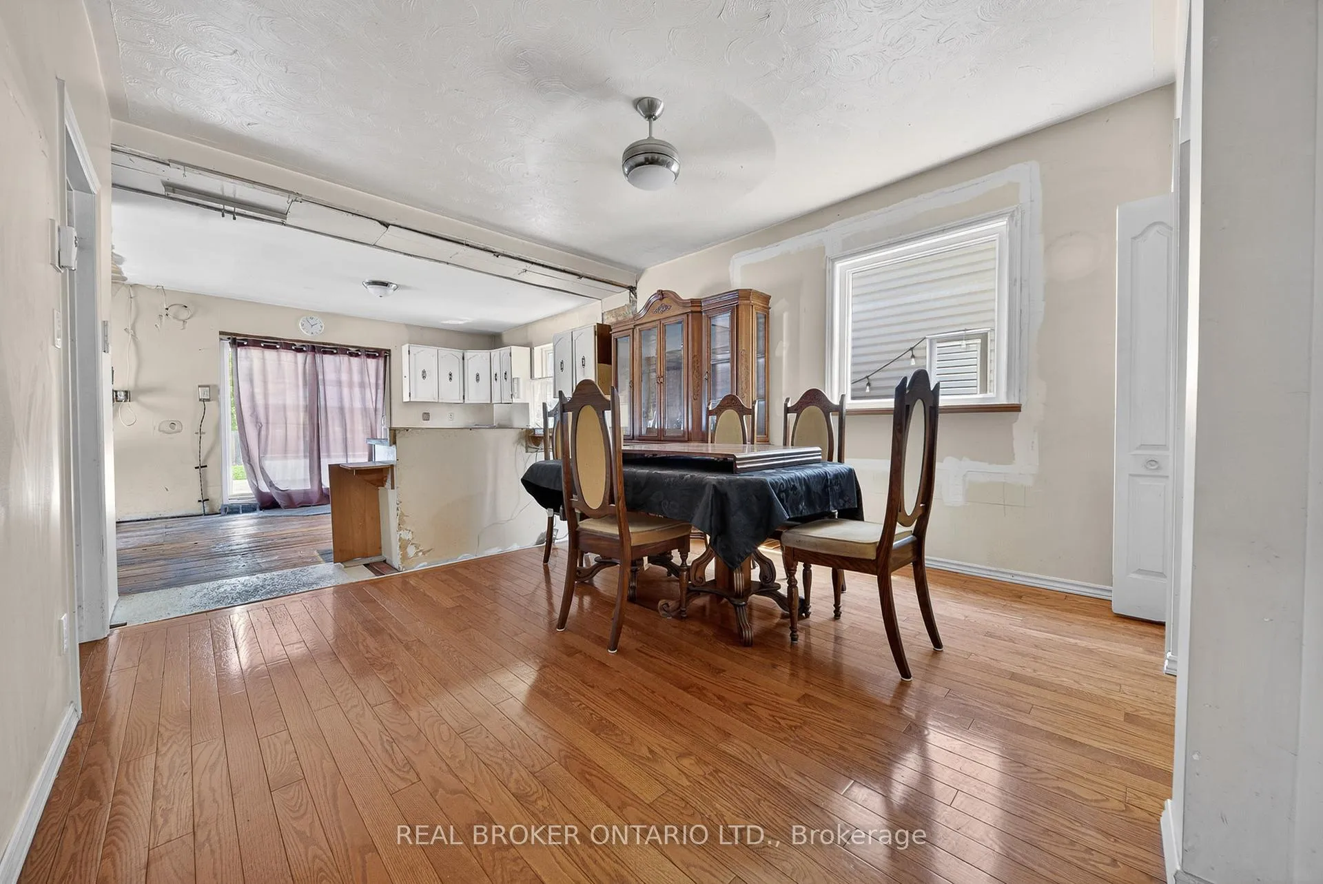 Photo 8 of 55 Merigold Street, St. Catharines, Western Hill — HOMEH