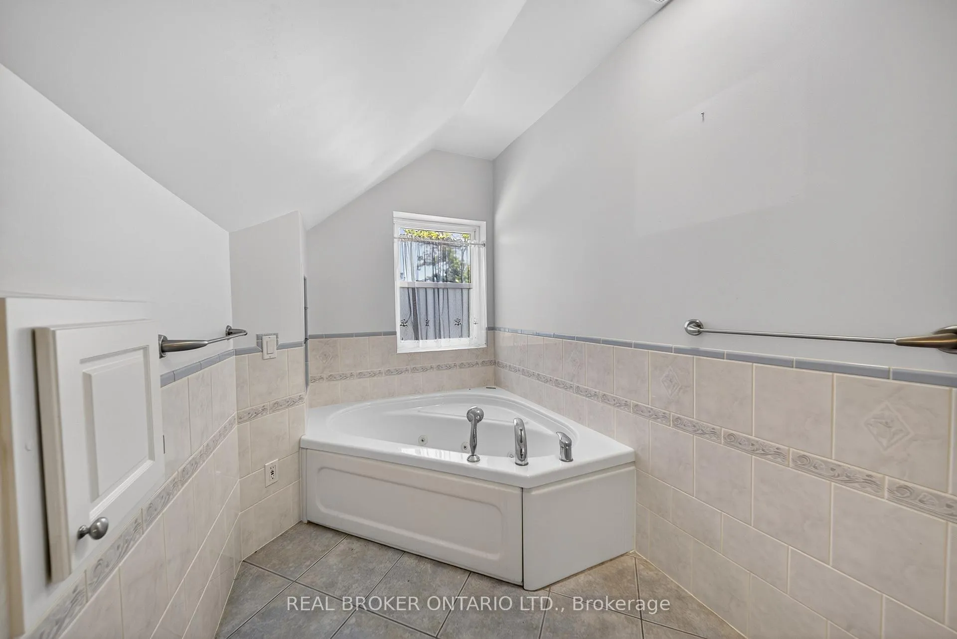 Photo 19 of 55 Merigold Street, St. Catharines, Western Hill — HOMEH