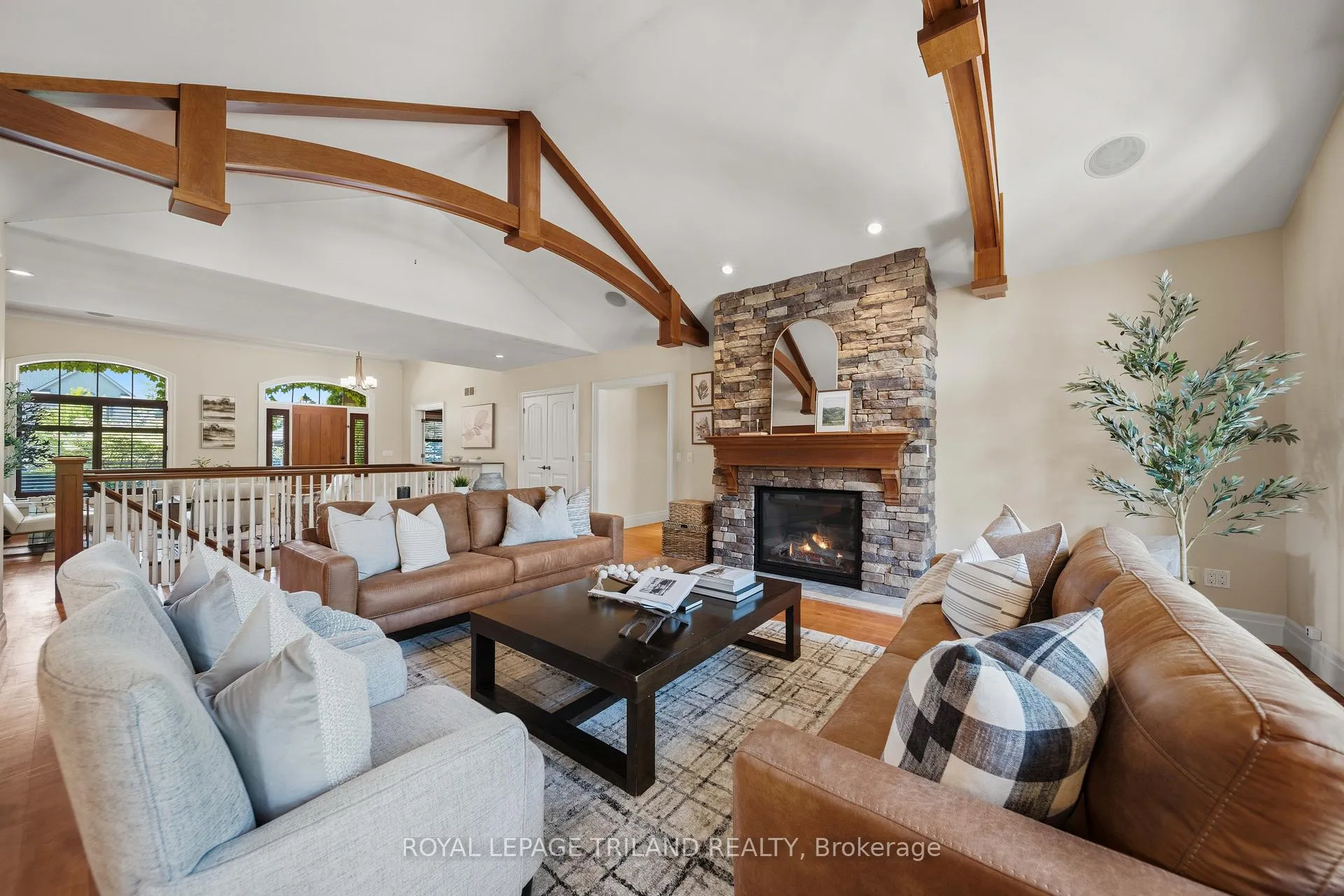 Photo 9 of 683 Eagletrace Drive, London, North S — HOMEH