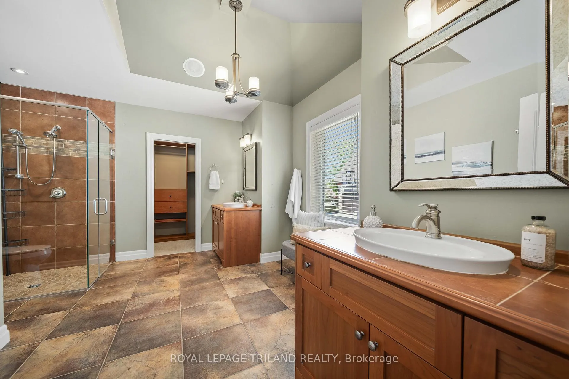 Photo 17 of 683 Eagletrace Drive, London, North S — HOMEH
