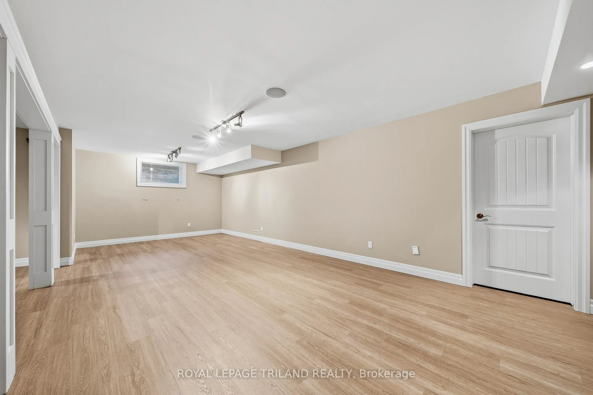 Photo 30 of 683 Eagletrace Drive, London, North S — HOMEH