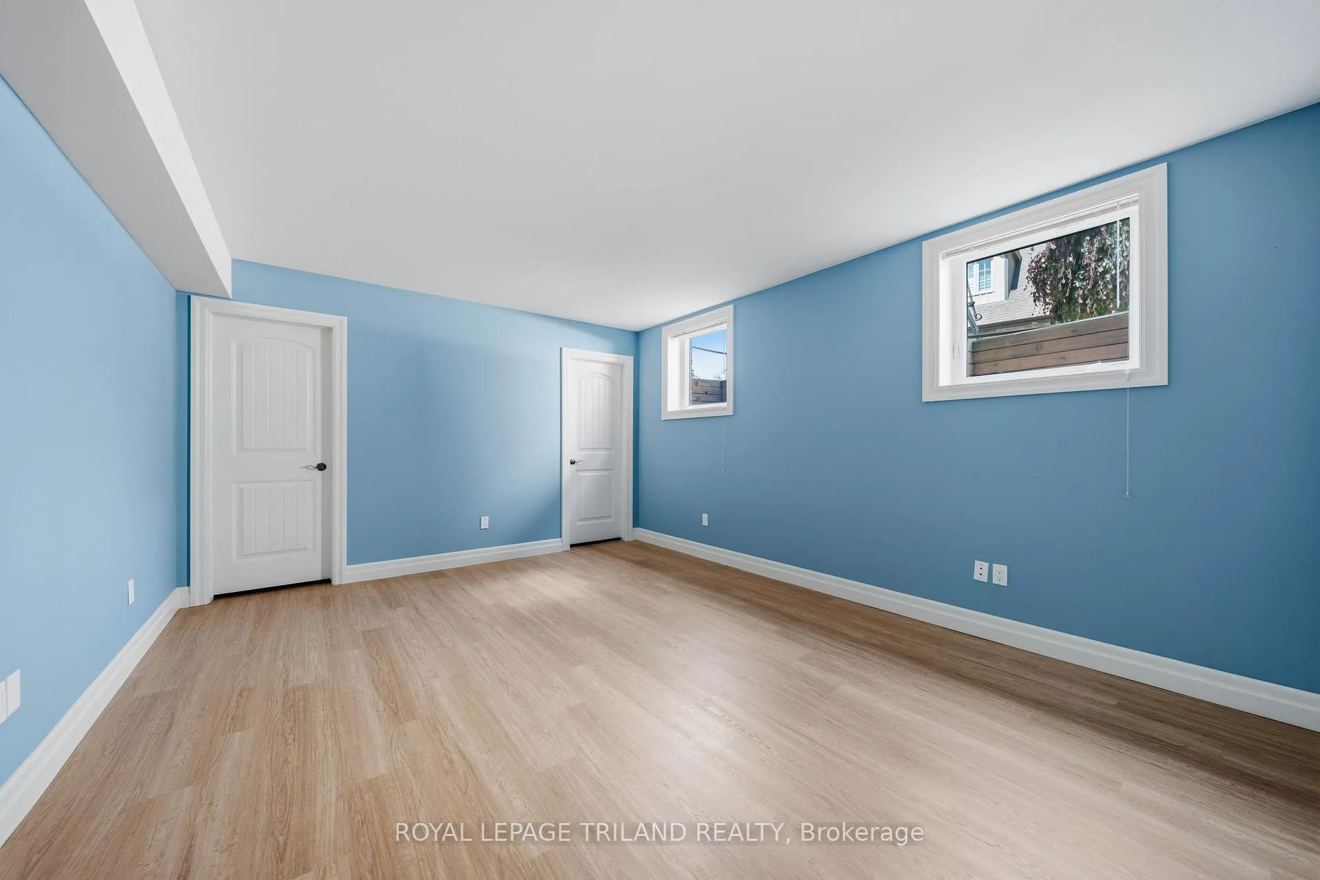 Photo 32 of 683 Eagletrace Drive, London, North S — HOMEH