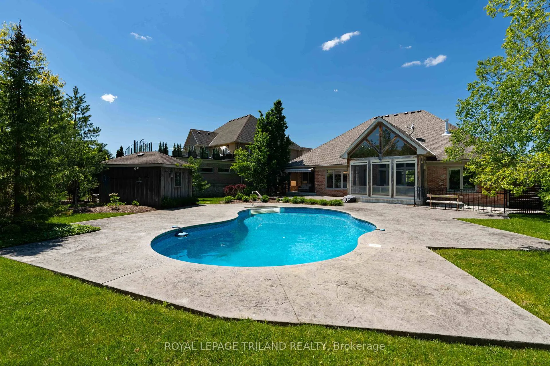Photo 37 of 683 Eagletrace Drive, London, North S — HOMEH