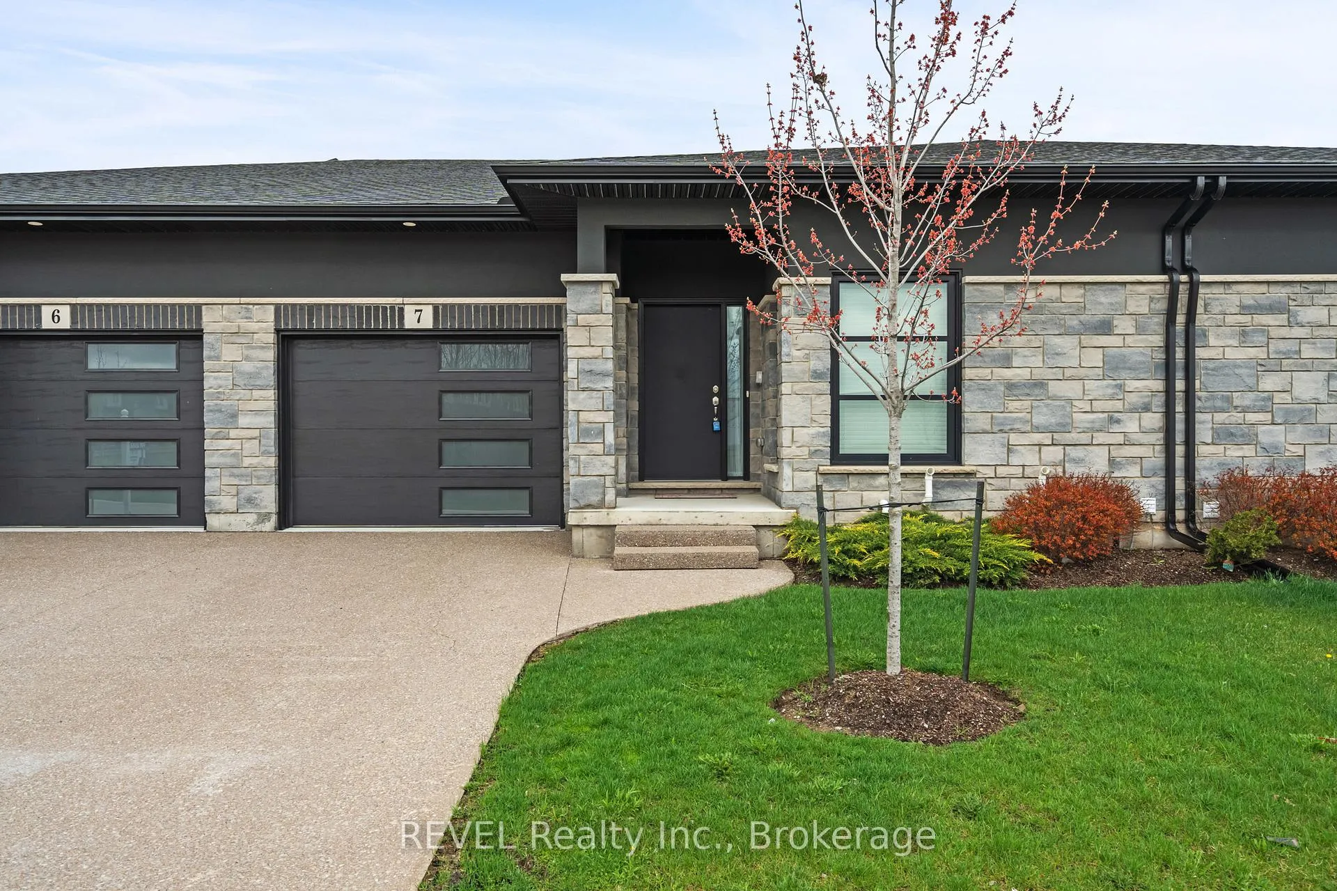 Photo 1 of Unit 7, 7138 Parsa Street E, Niagara Falls, Brown — HOMEH
