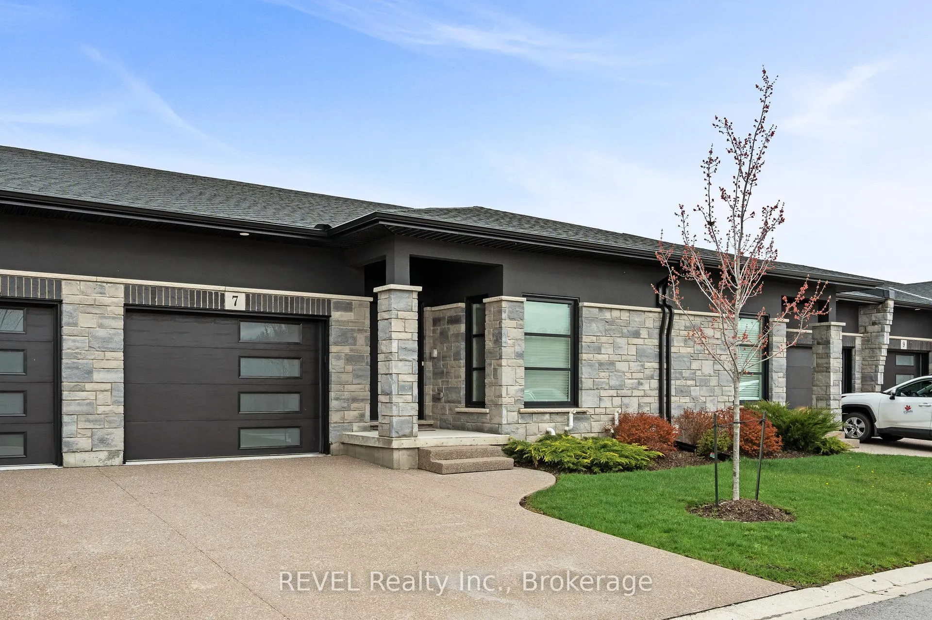 Photo 2 of Unit 7, 7138 Parsa Street E, Niagara Falls, Brown — HOMEH