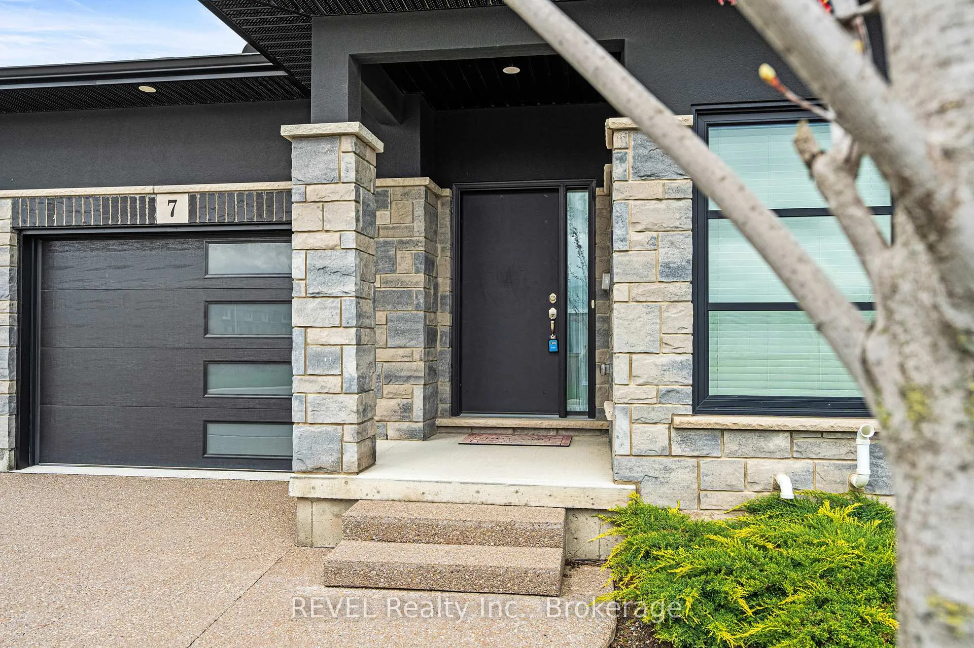 Photo 3 of Unit 7, 7138 Parsa Street E, Niagara Falls, Brown — HOMEH