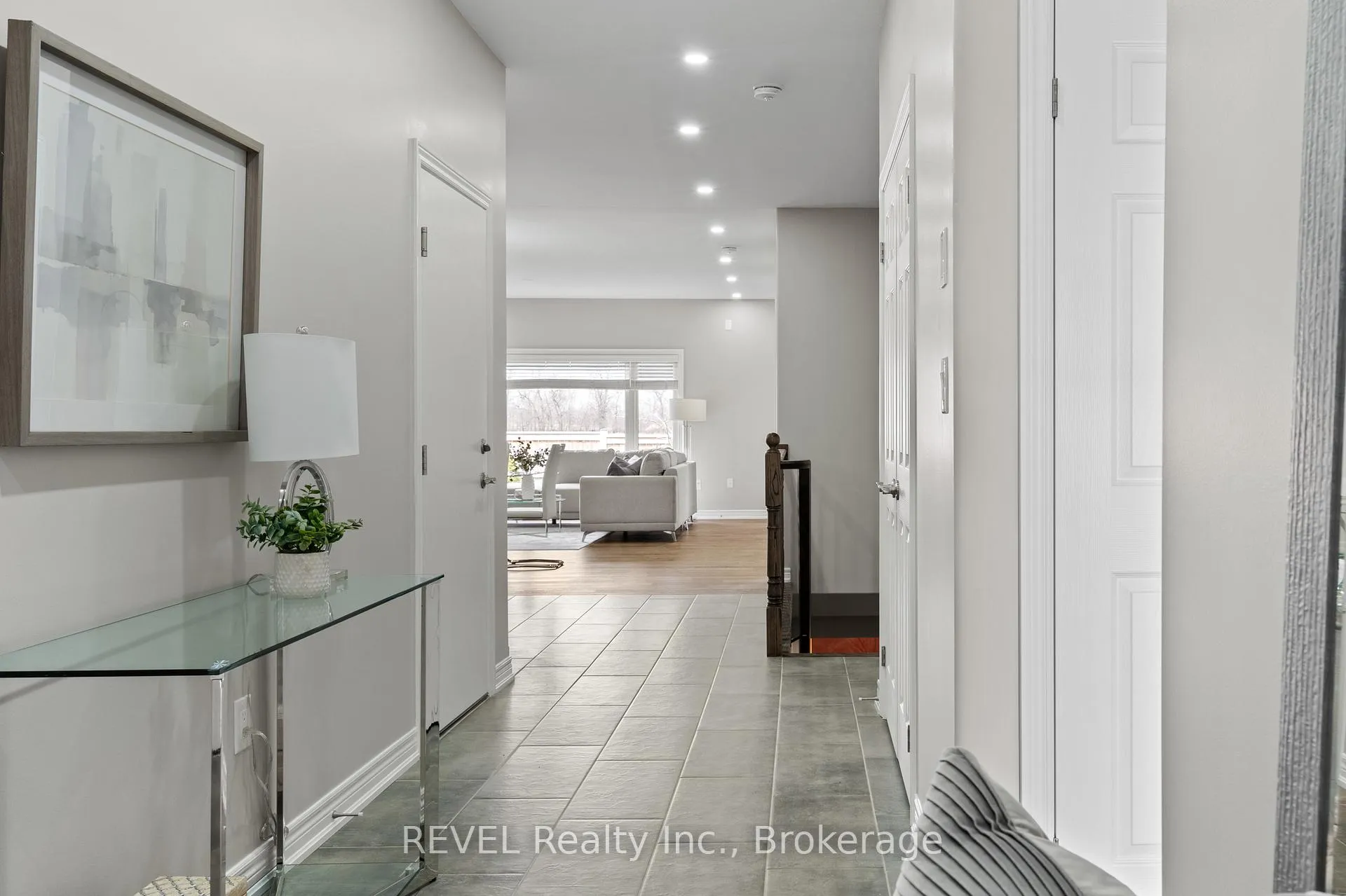Photo 4 of Unit 7, 7138 Parsa Street E, Niagara Falls, Brown — HOMEH
