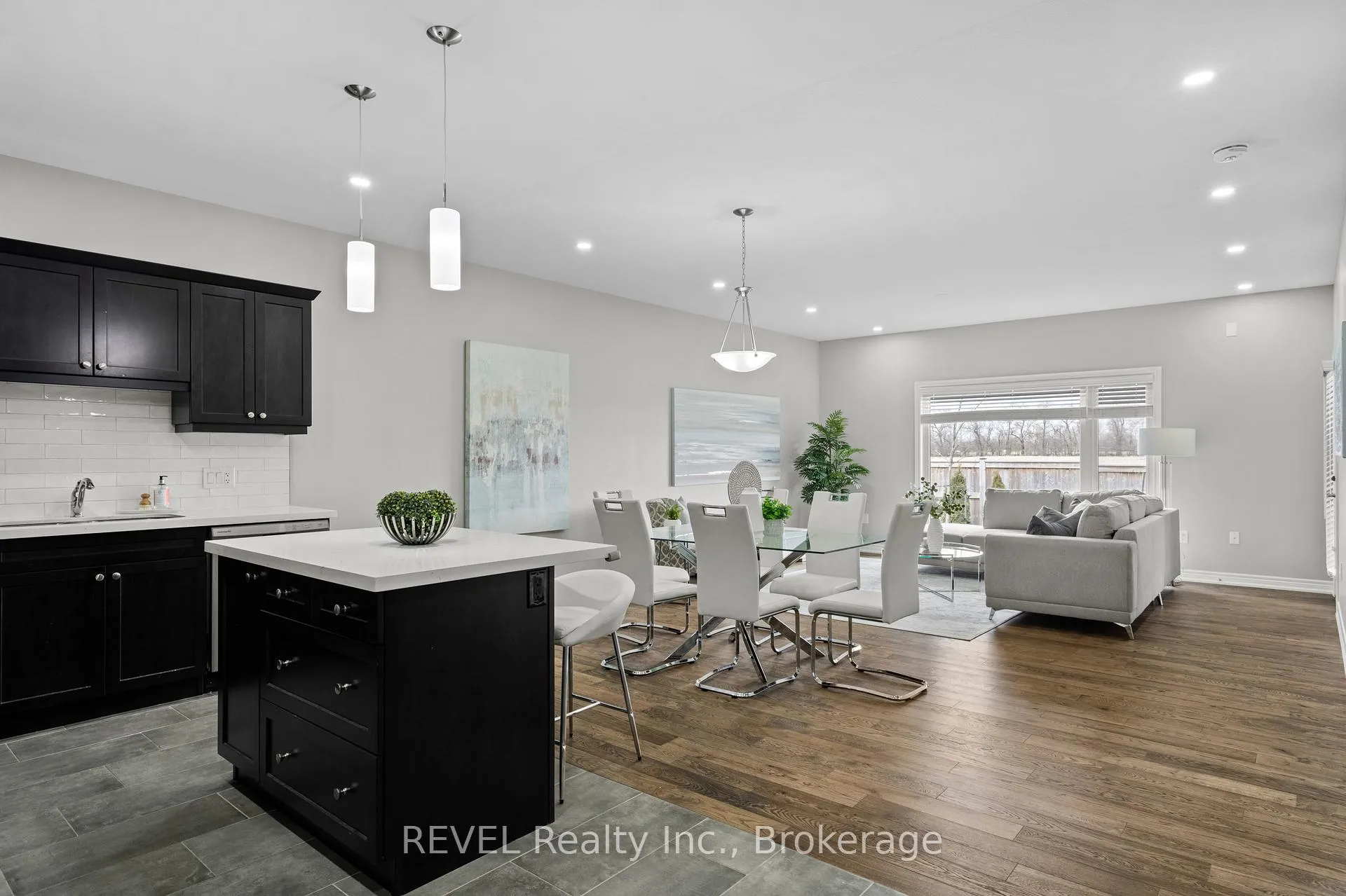 Photo 7 of Unit 7, 7138 Parsa Street E, Niagara Falls, Brown — HOMEH