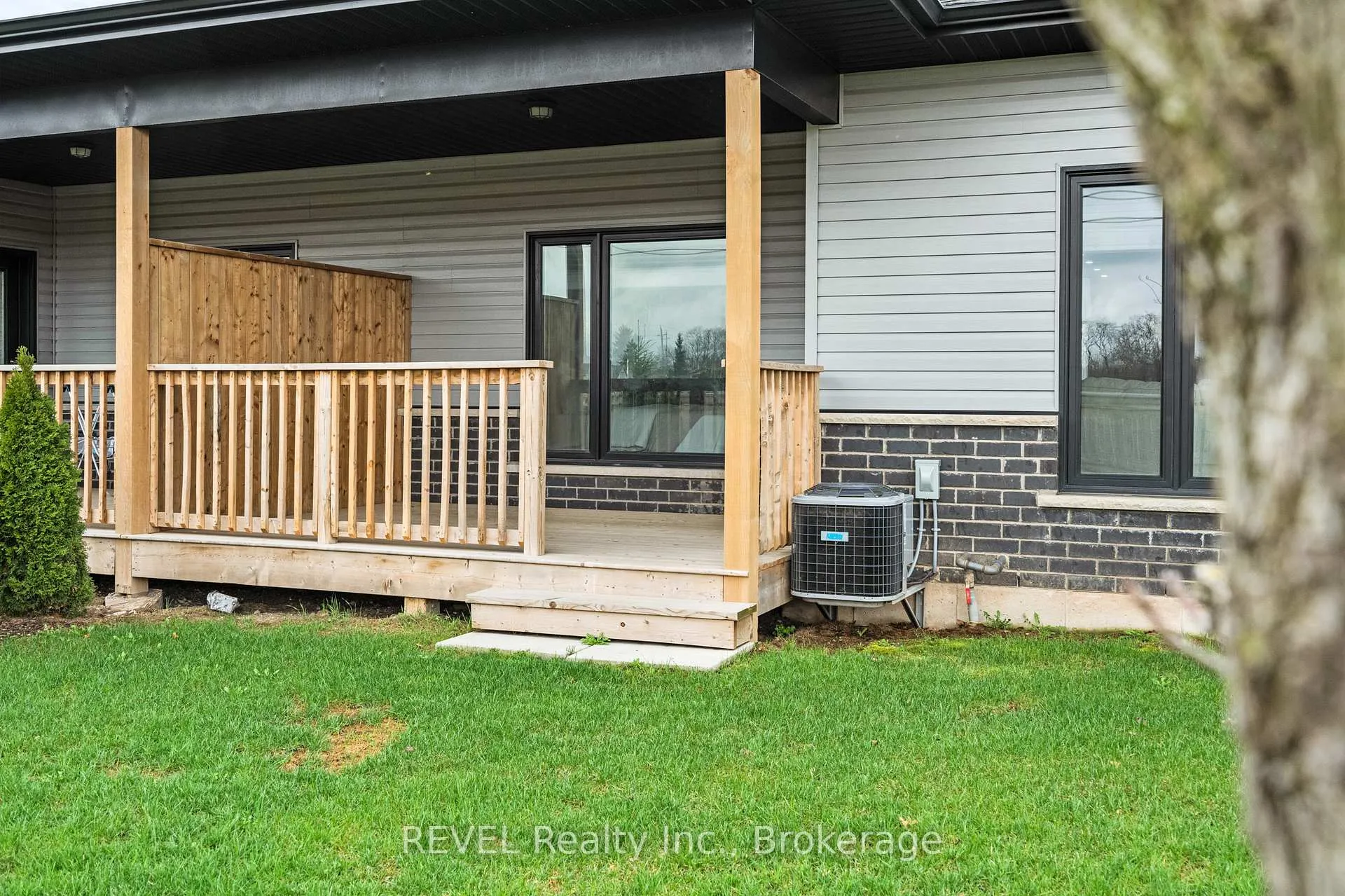 Photo 33 of Unit 7, 7138 Parsa Street E, Niagara Falls, Brown — HOMEH