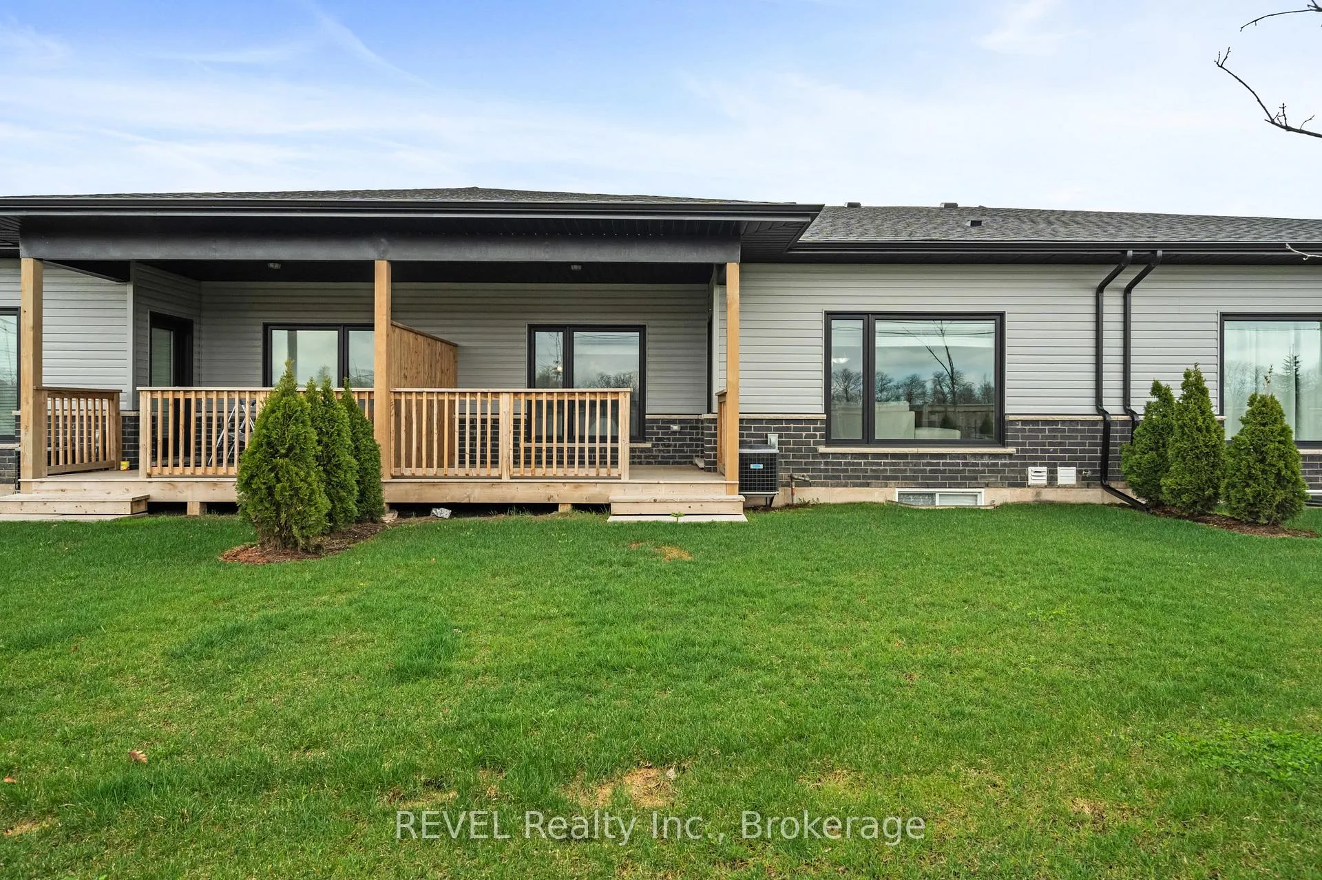 Photo 35 of Unit 7, 7138 Parsa Street E, Niagara Falls, Brown — HOMEH