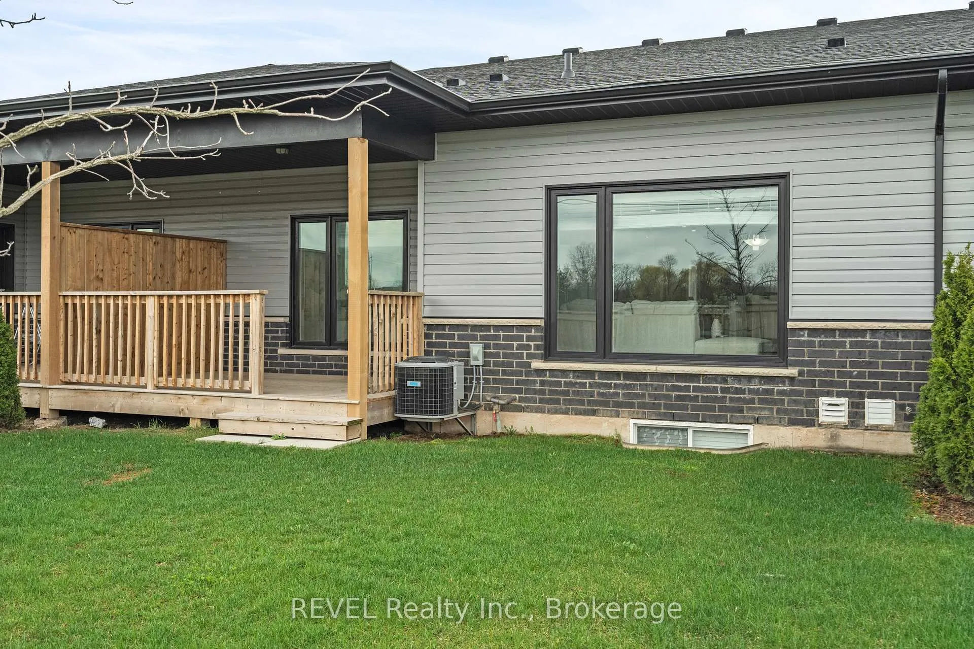 Photo 36 of Unit 7, 7138 Parsa Street E, Niagara Falls, Brown — HOMEH