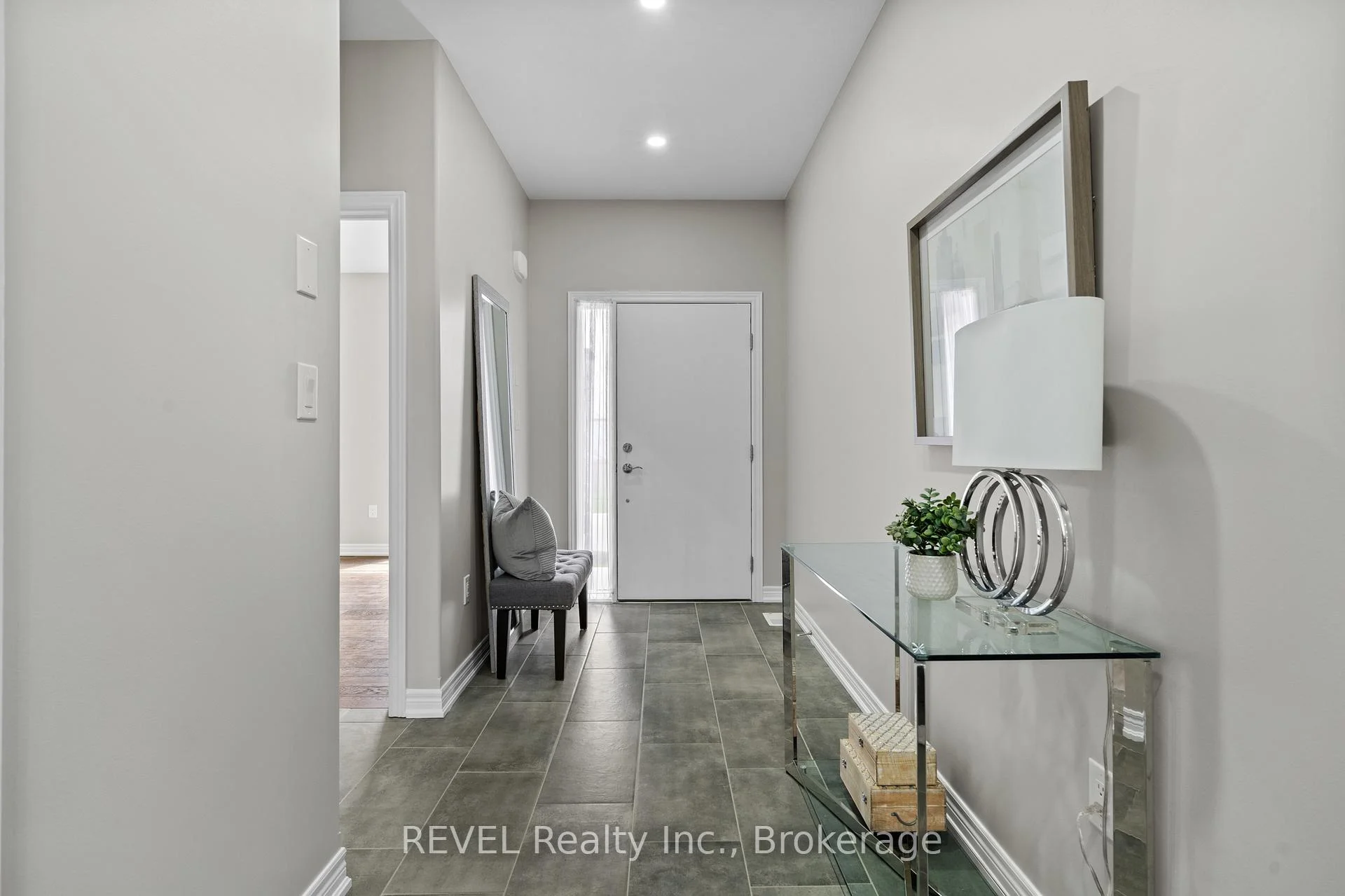 Photo 5 of Unit 7, 7138 Parsa Street E, Niagara Falls, Brown — HOMEH