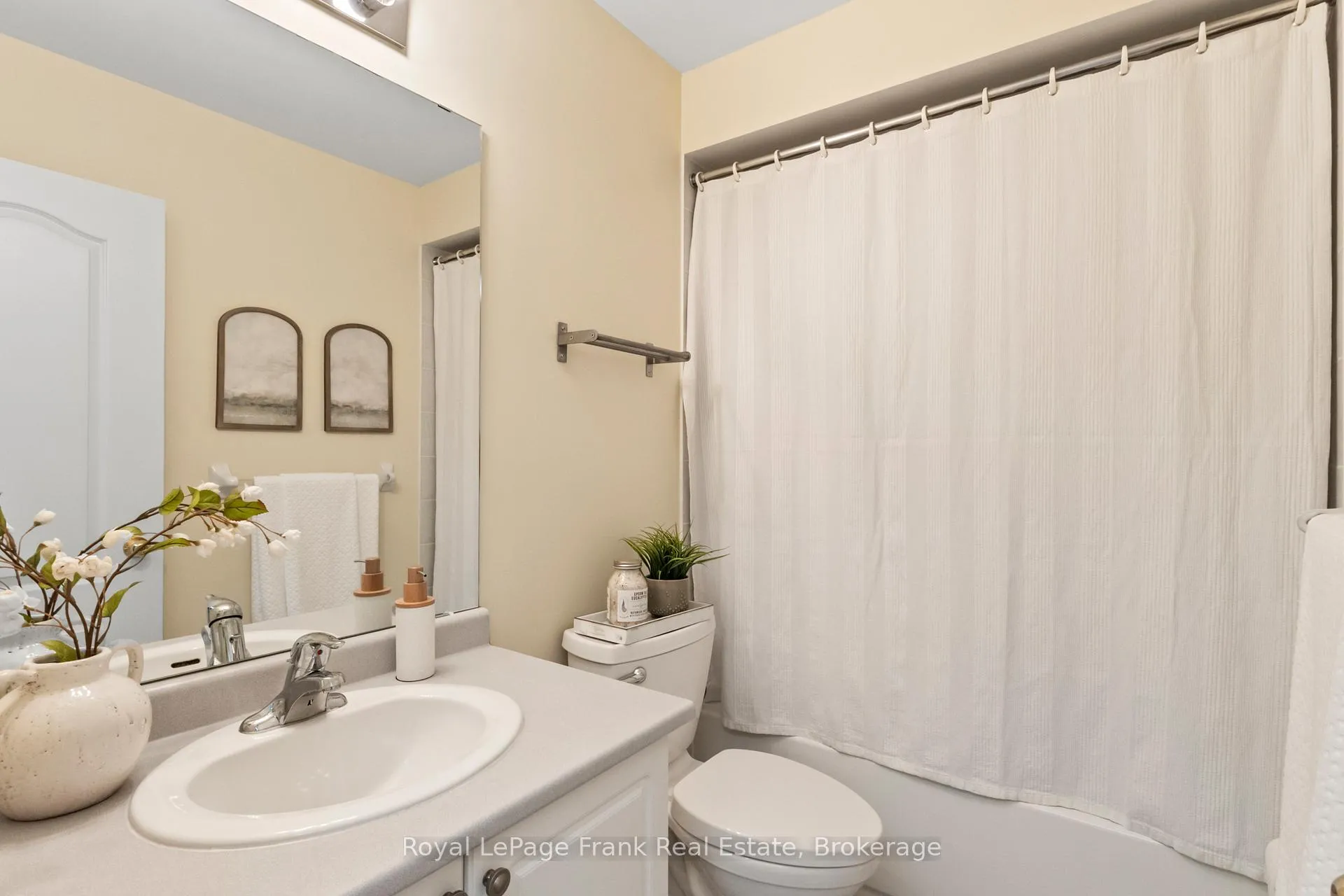Photo 18 of Unit 30, 30 Gidley Lane, Ajax, Central — HOMEH