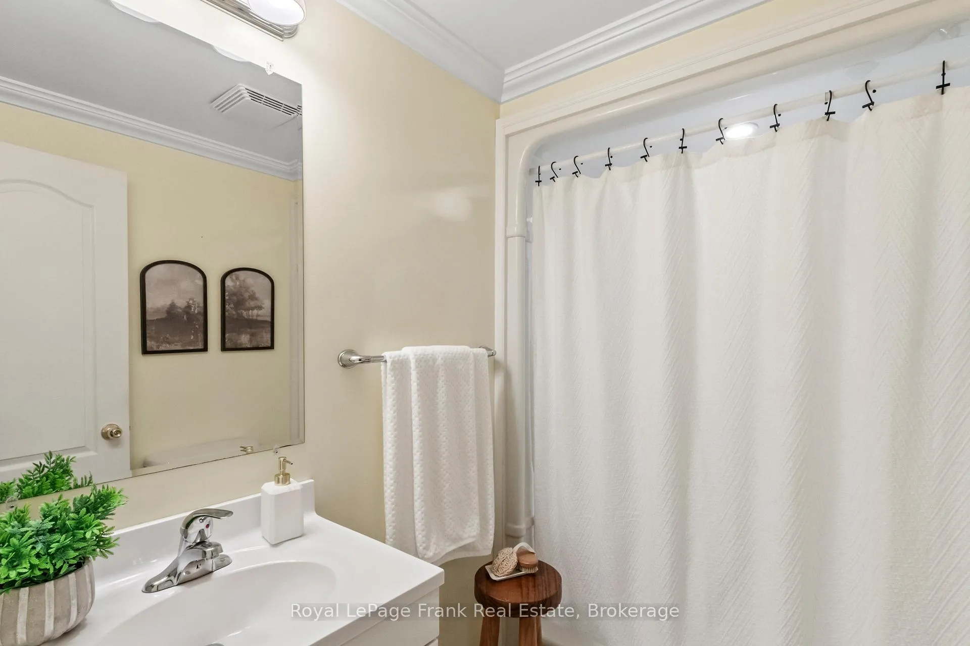 Photo 23 of Unit 30, 30 Gidley Lane, Ajax, Central — HOMEH