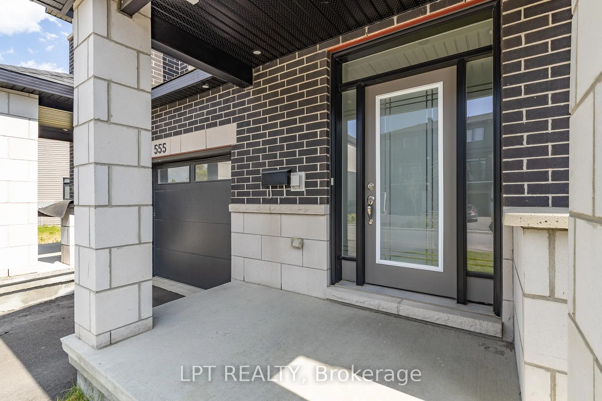 Photo 3 of 557 Tahoe Heights, Ottawa, Leitrim — HOMEH
