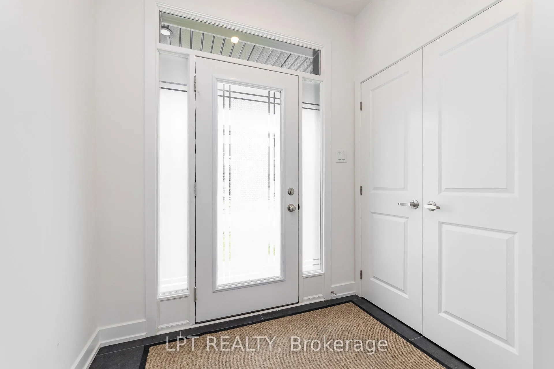 Photo 4 of 557 Tahoe Heights, Ottawa, Leitrim — HOMEH