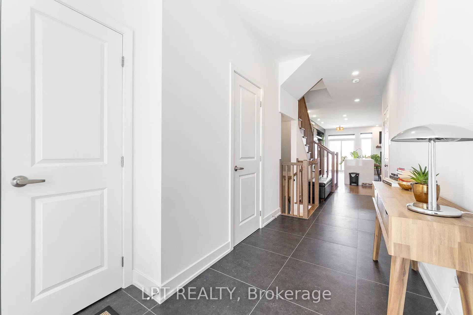 Photo 5 of 557 Tahoe Heights, Ottawa, Leitrim — HOMEH