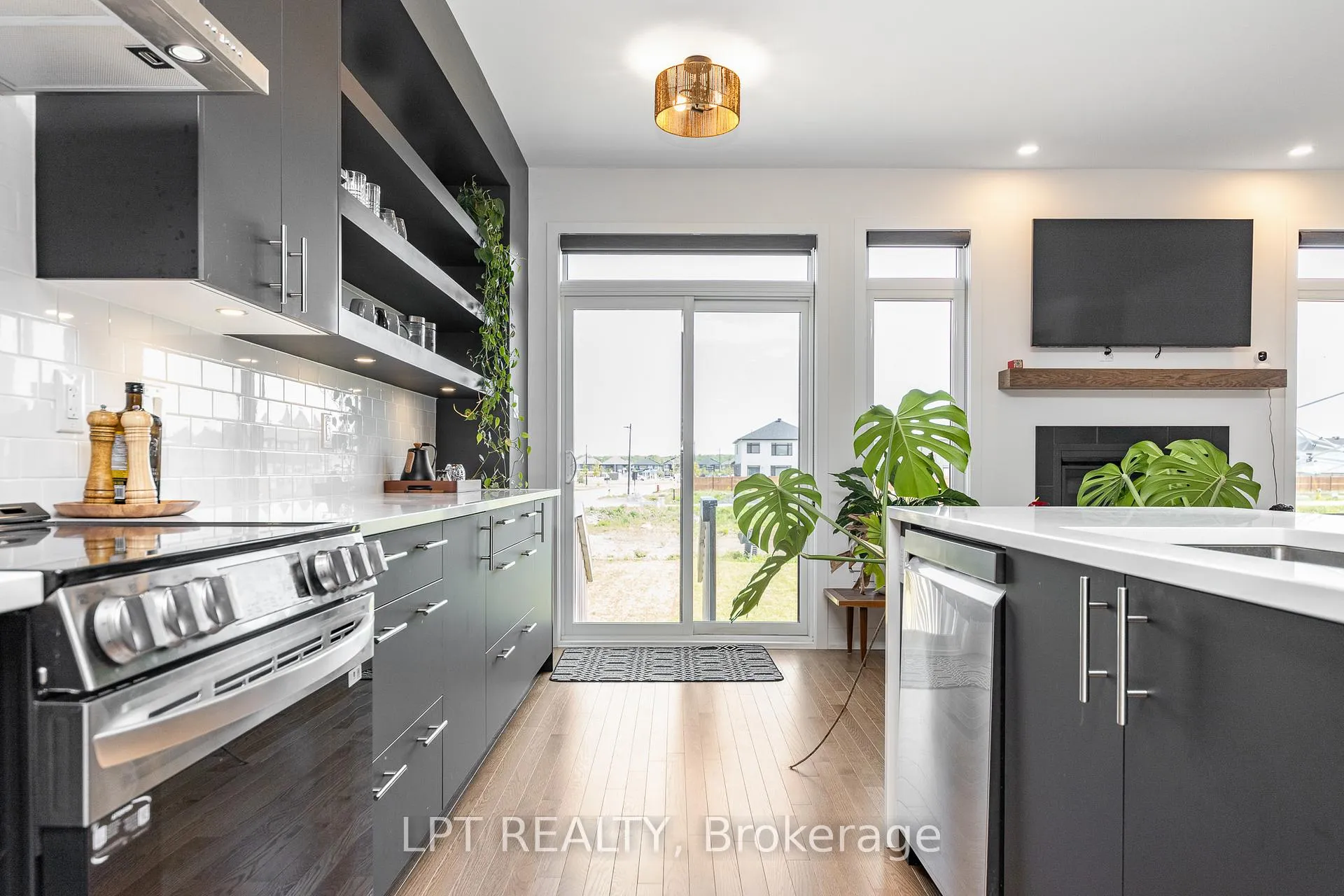 Photo 9 of 557 Tahoe Heights, Ottawa, Leitrim — HOMEH