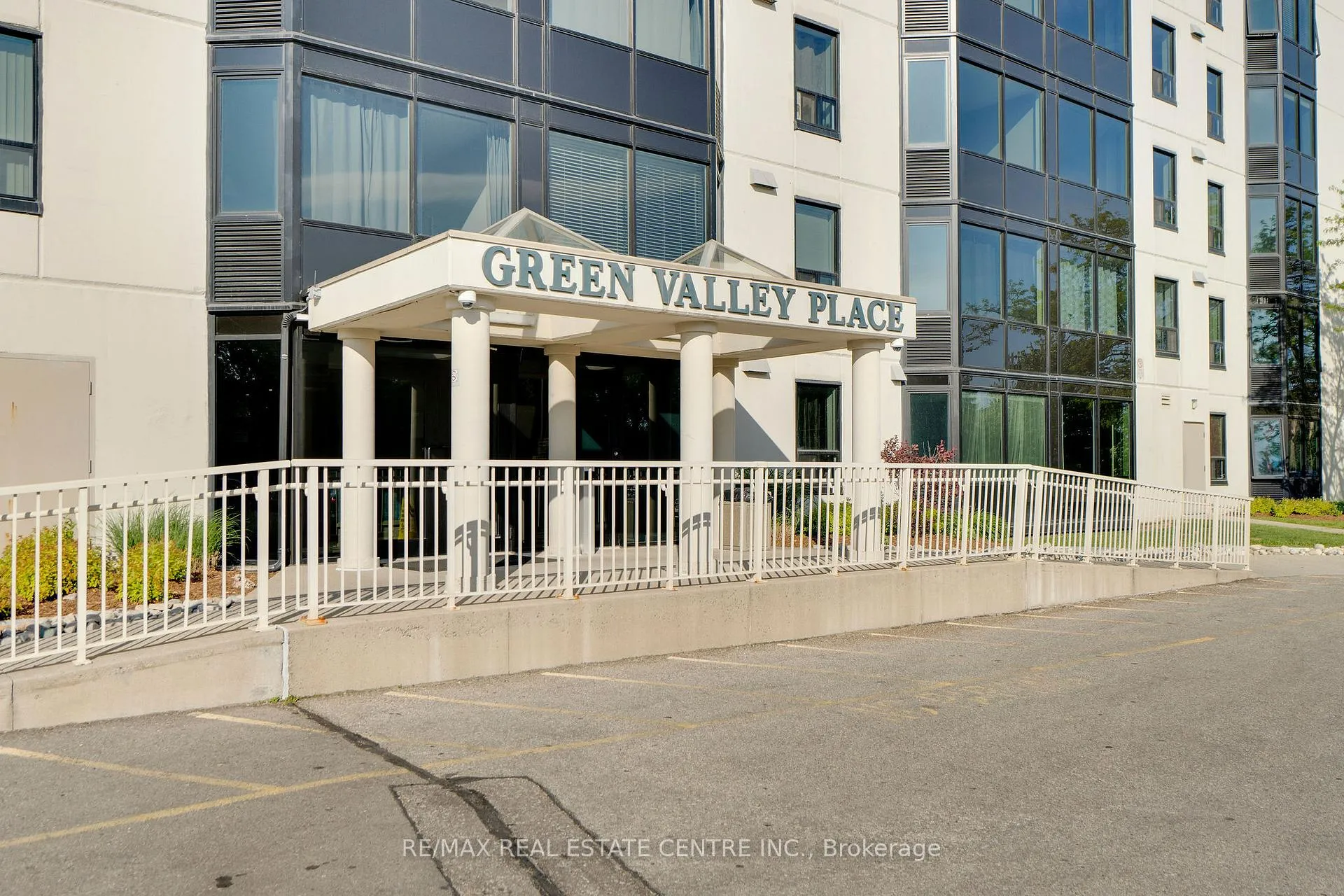 Photo 7 of Unit 103, 35 Green Valley Drive, Kitchener, Pioneer Park — HOMEH