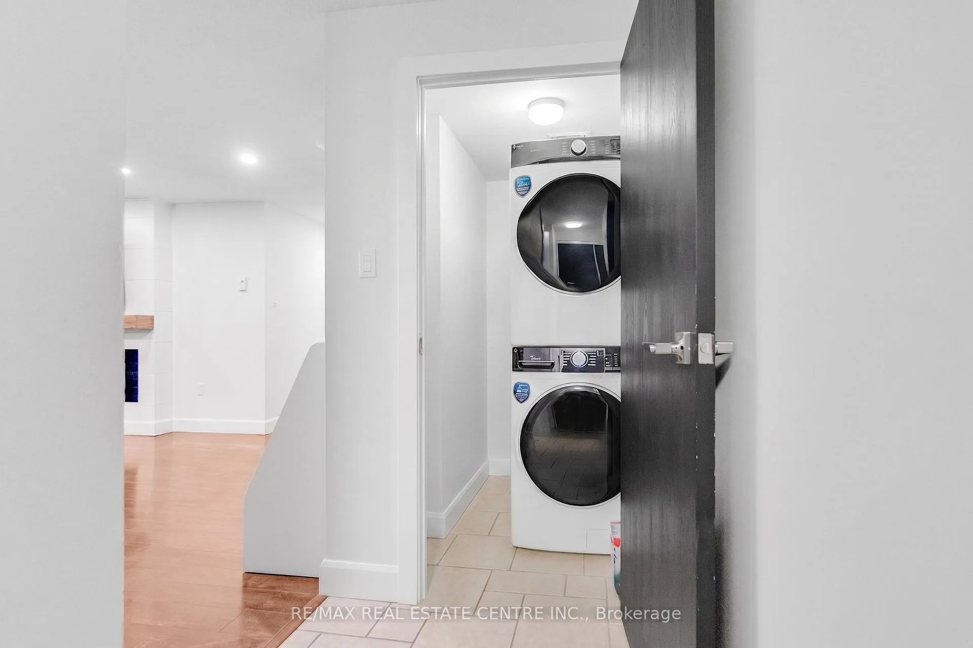 Photo 32 of Unit 103, 35 Green Valley Drive, Kitchener, Pioneer Park — HOMEH