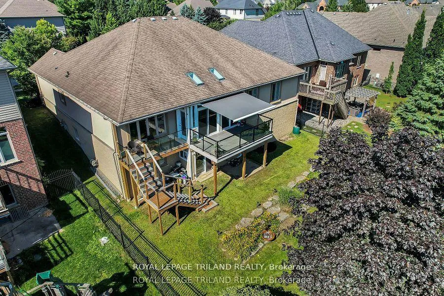 Photo 4 of 7119 Clayton Walk, London, South V — HOMEH