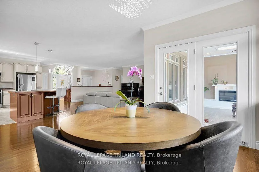 Photo 17 of 7119 Clayton Walk, London, South V — HOMEH