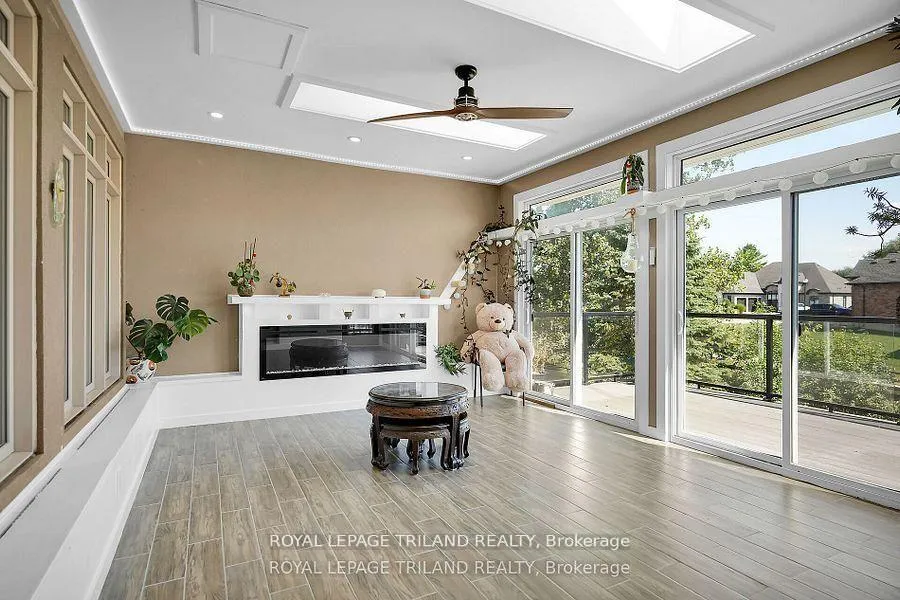 Photo 18 of 7119 Clayton Walk, London, South V — HOMEH
