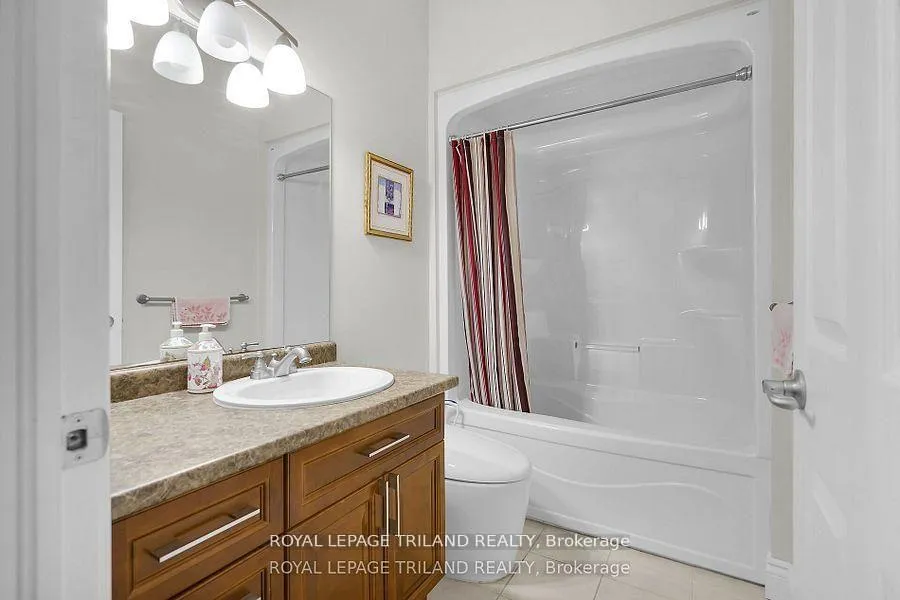 Photo 21 of 7119 Clayton Walk, London, South V — HOMEH