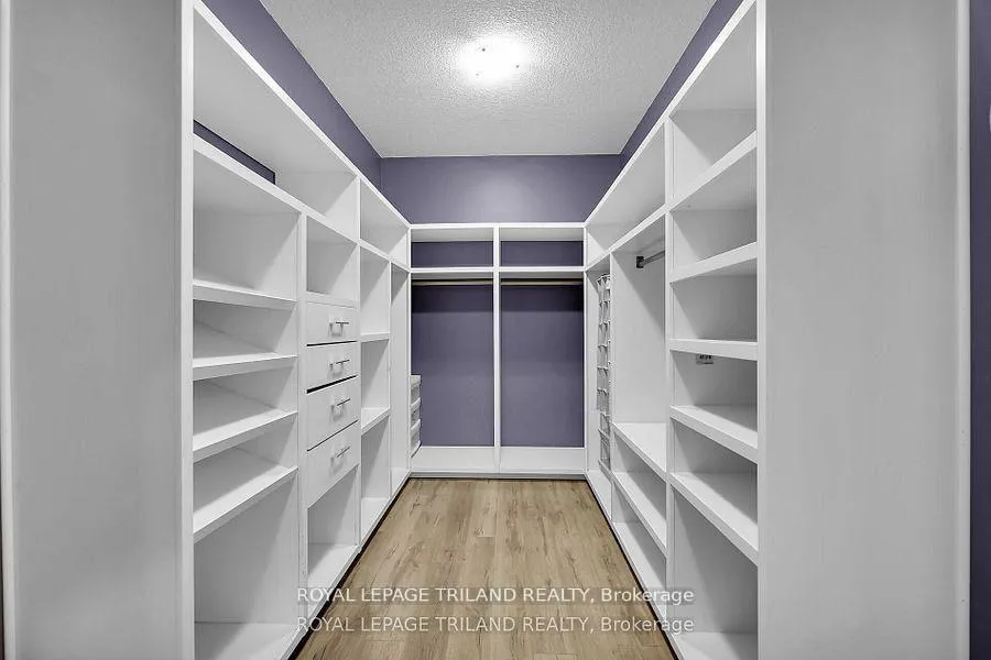 Photo 26 of 7119 Clayton Walk, London, South V — HOMEH