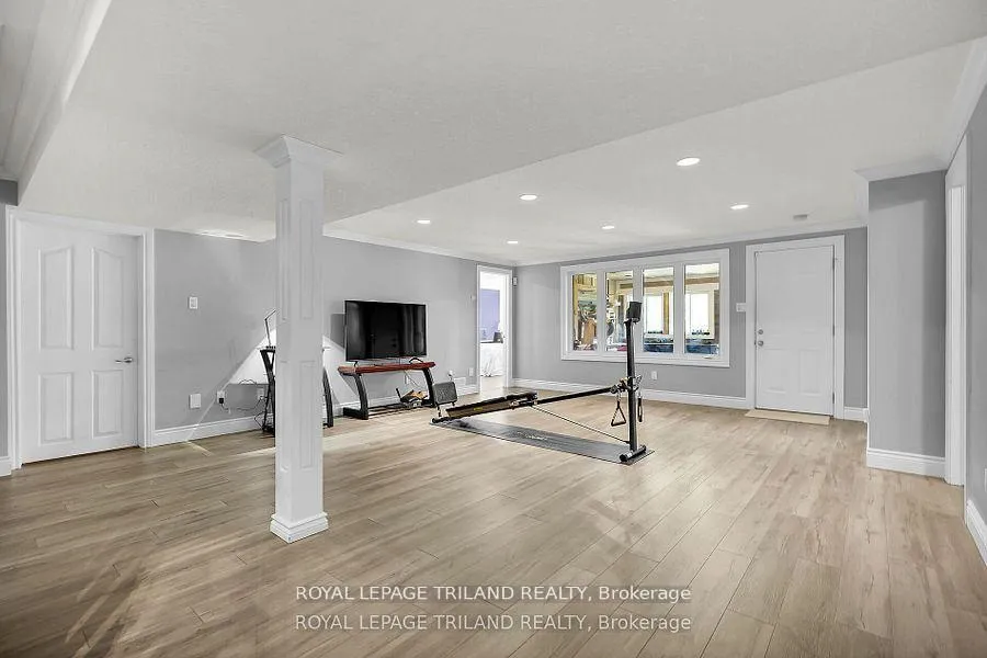 Photo 31 of 7119 Clayton Walk, London, South V — HOMEH