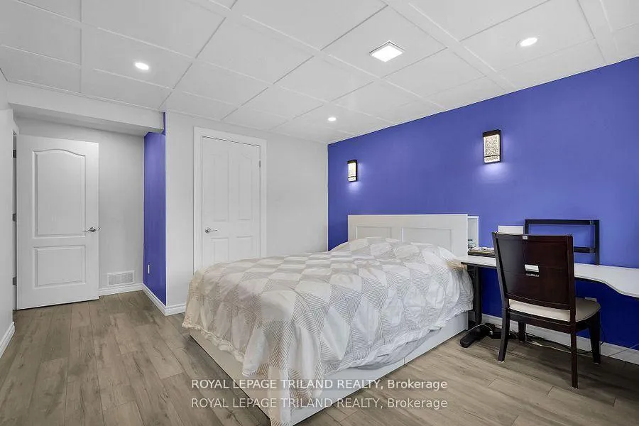Photo 33 of 7119 Clayton Walk, London, South V — HOMEH