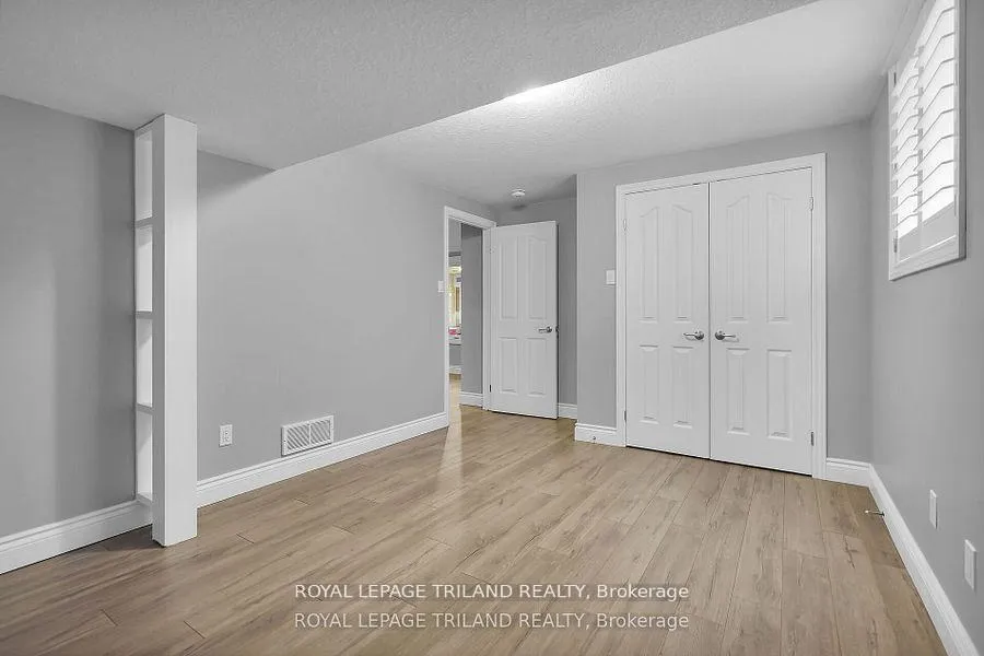 Photo 36 of 7119 Clayton Walk, London, South V — HOMEH