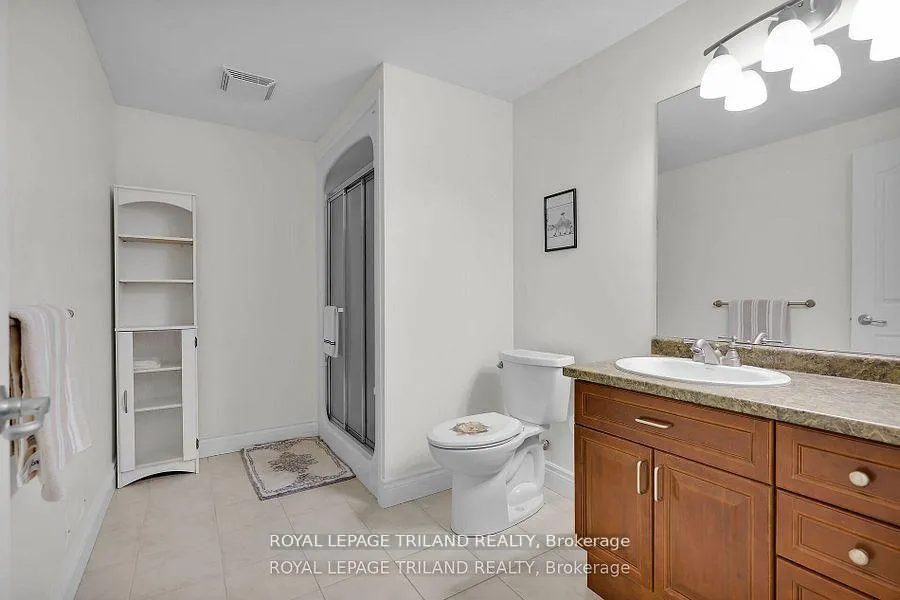 Photo 37 of 7119 Clayton Walk, London, South V — HOMEH