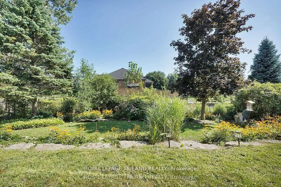 Photo 43 of 7119 Clayton Walk, London, South V — HOMEH