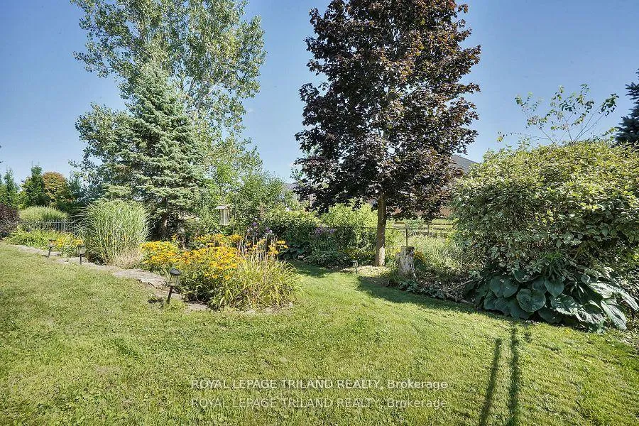 Photo 44 of 7119 Clayton Walk, London, South V — HOMEH