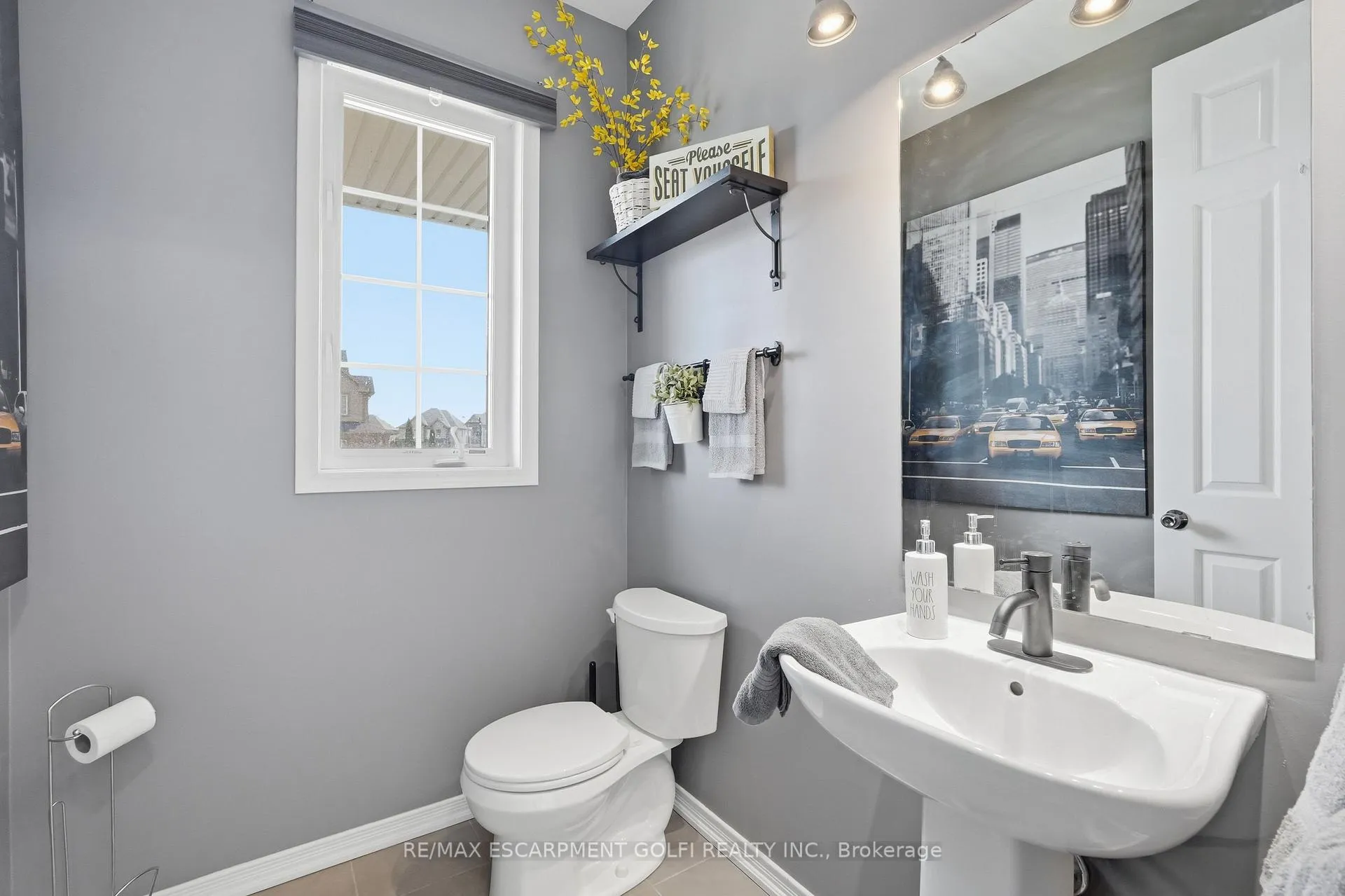 Photo 5 of 211 Odonnel Drive, Hamilton, Binbrook — HOMEH