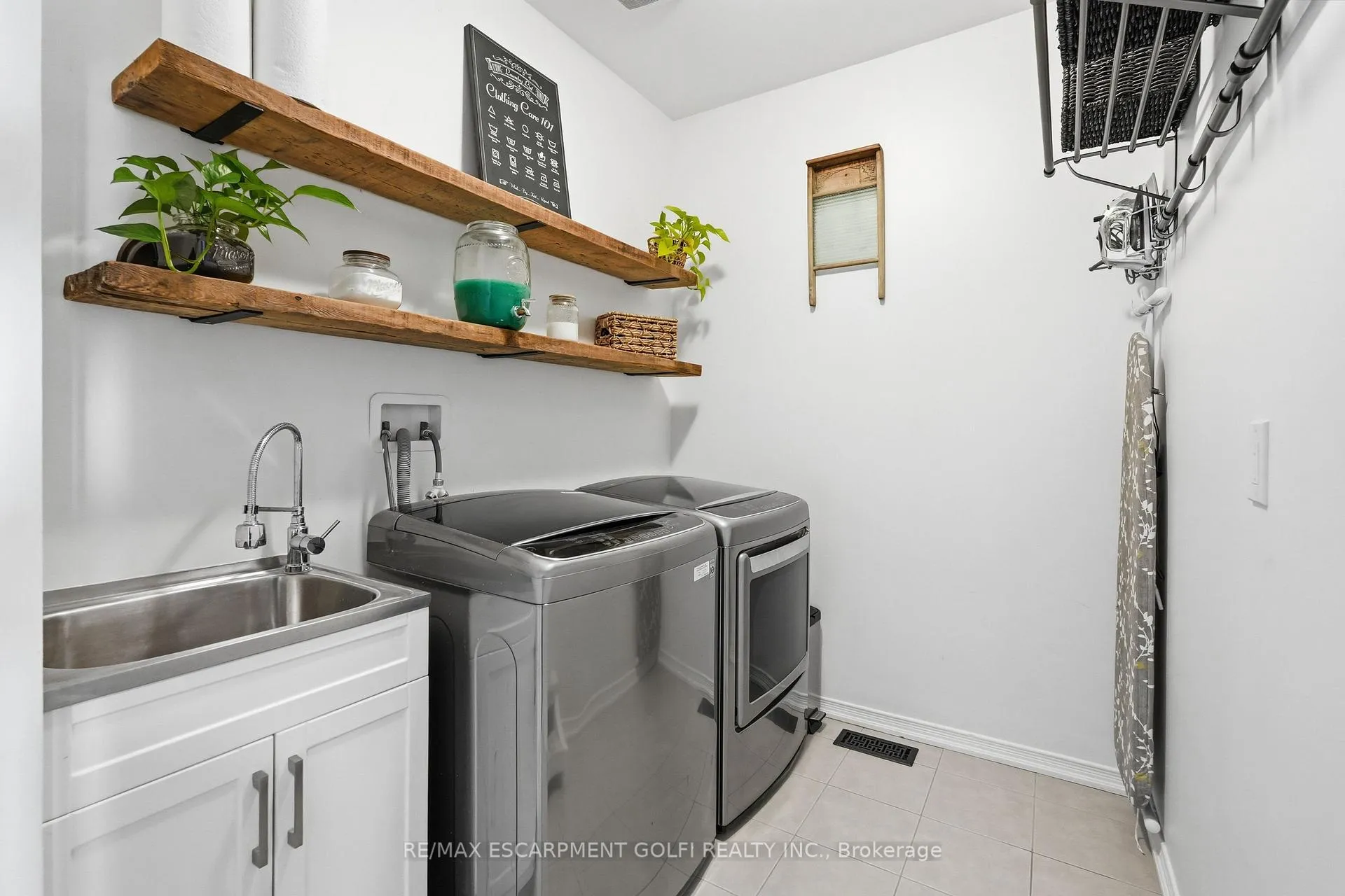 Photo 15 of 211 Odonnel Drive, Hamilton, Binbrook — HOMEH