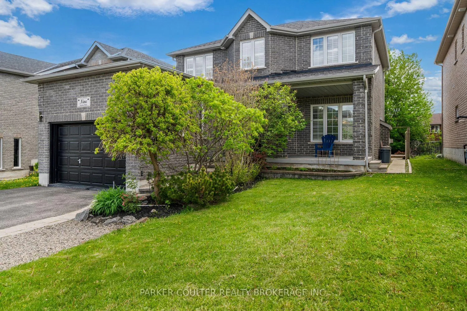 Photo 2 of 9 Surrey Drive, Barrie, Little Lake — HOMEH