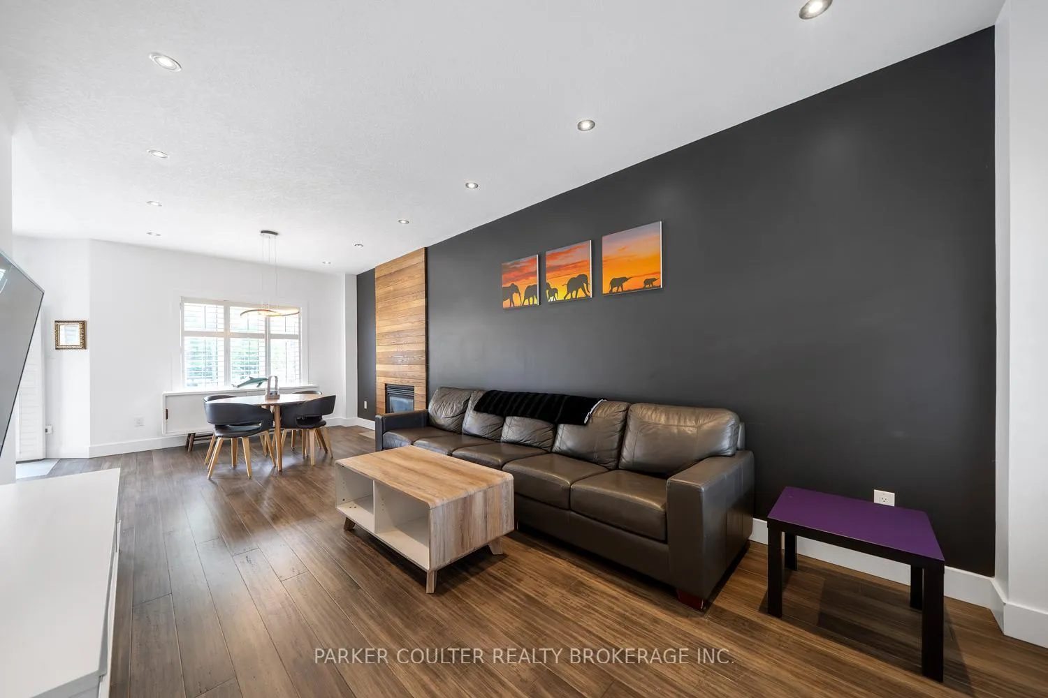 Photo 4 of 9 Surrey Drive, Barrie, Little Lake — HOMEH