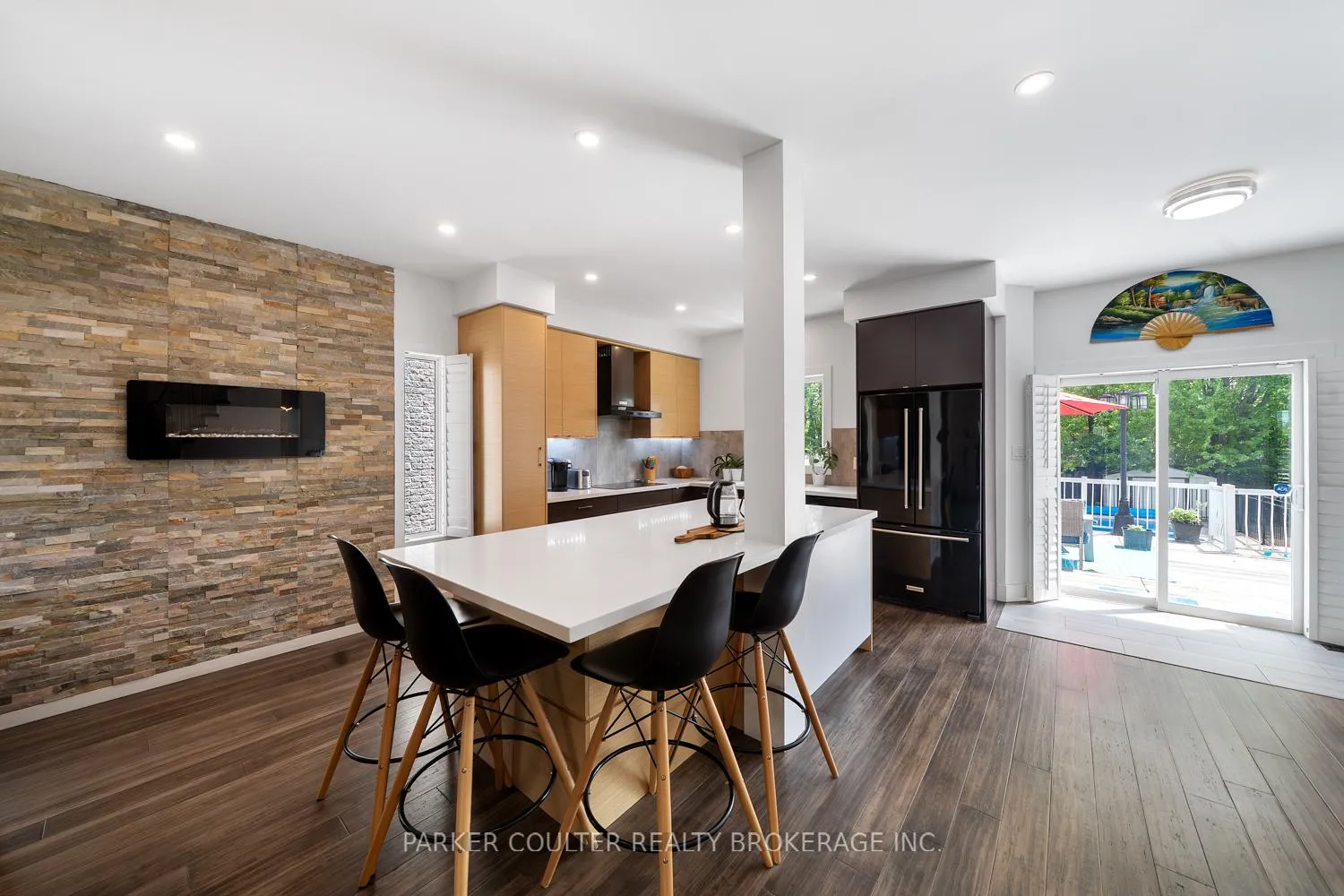 Photo 9 of 9 Surrey Drive, Barrie, Little Lake — HOMEH