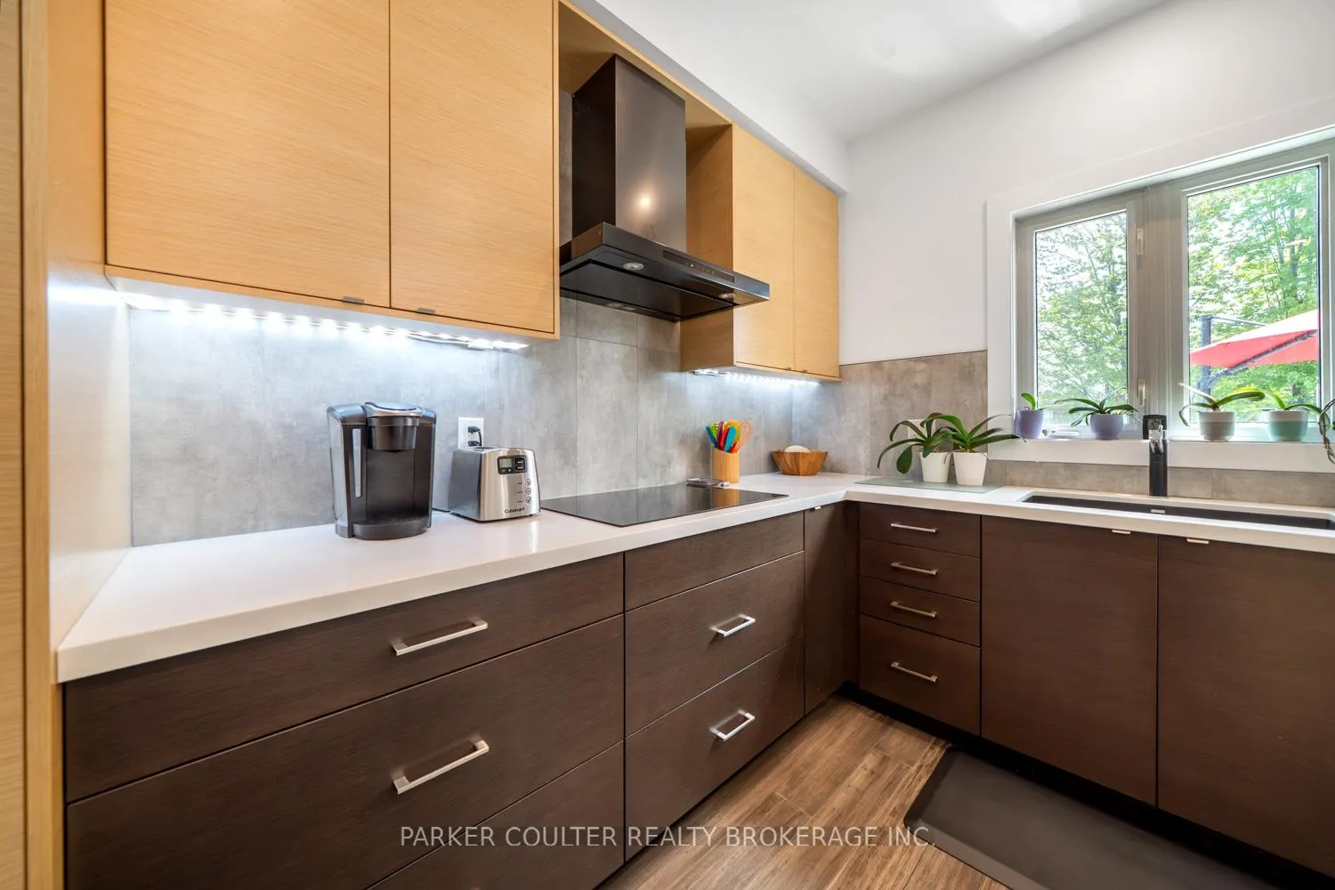 Photo 11 of 9 Surrey Drive, Barrie, Little Lake — HOMEH