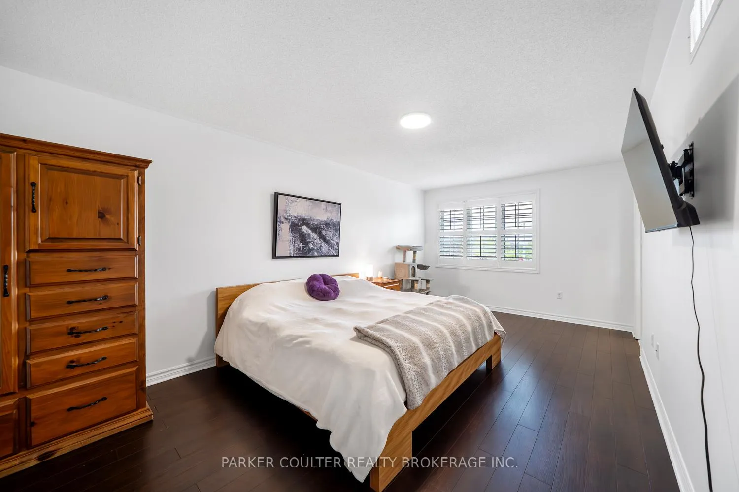 Photo 15 of 9 Surrey Drive, Barrie, Little Lake — HOMEH