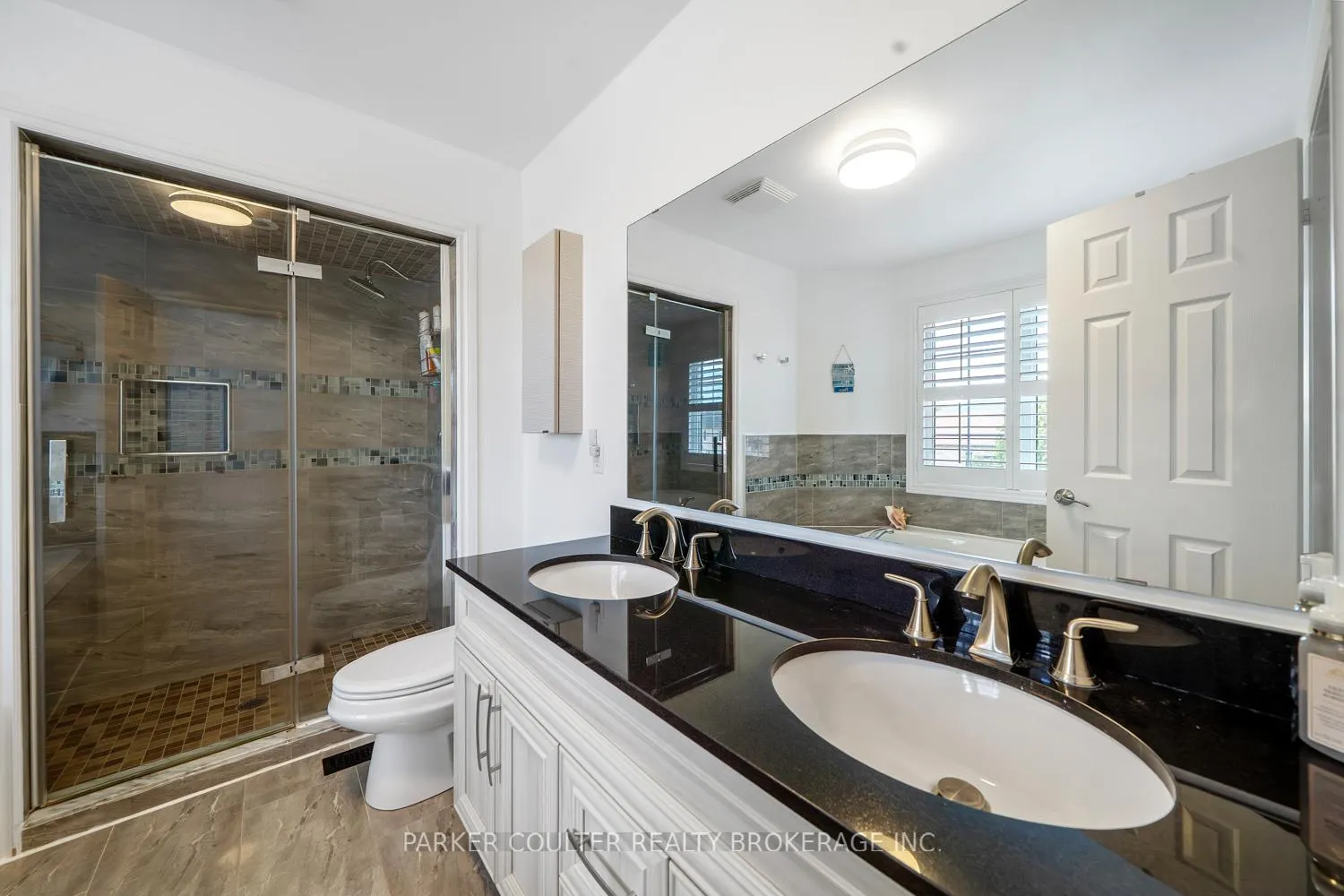 Photo 18 of 9 Surrey Drive, Barrie, Little Lake — HOMEH