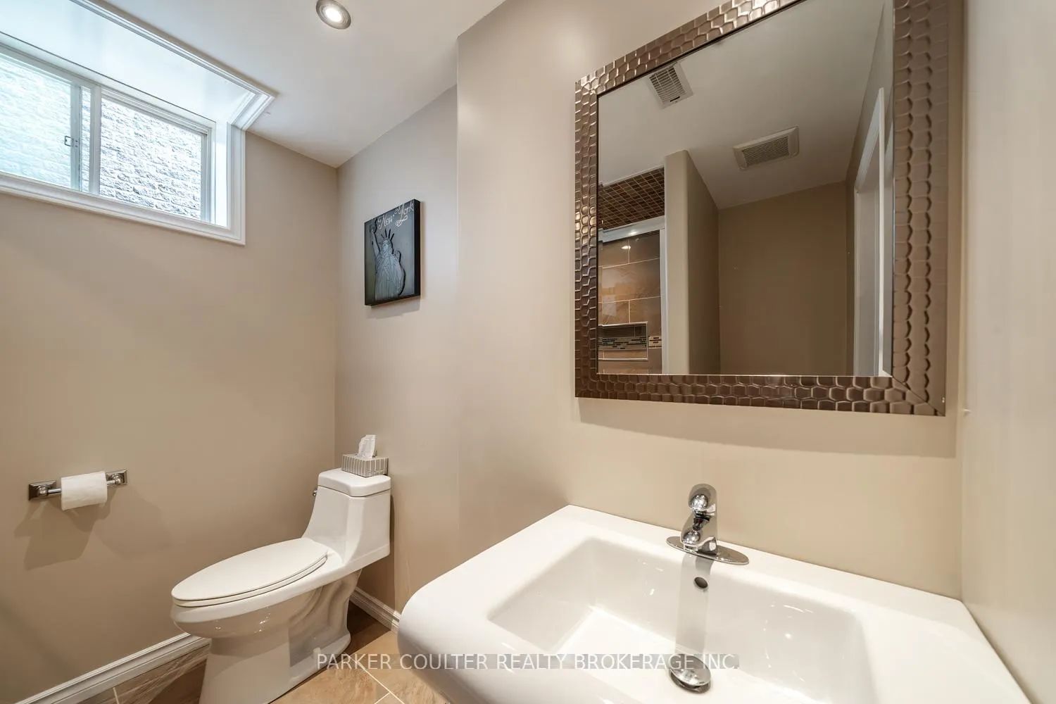Photo 31 of 9 Surrey Drive, Barrie, Little Lake — HOMEH