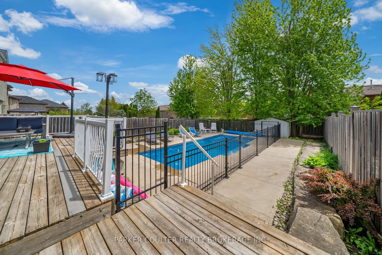 Photo 37 of 9 Surrey Drive, Barrie, Little Lake — HOMEH