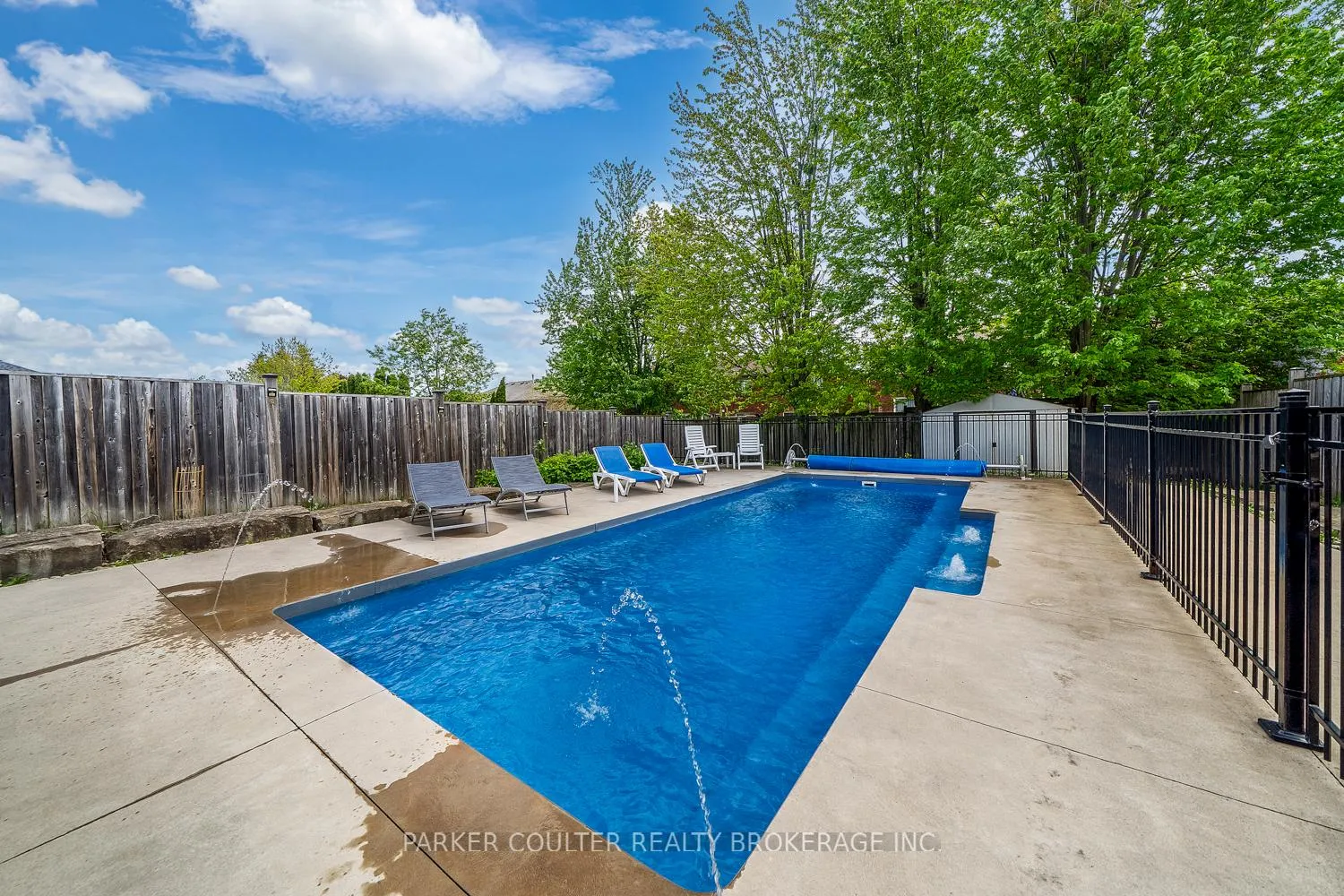Photo 41 of 9 Surrey Drive, Barrie, Little Lake — HOMEH
