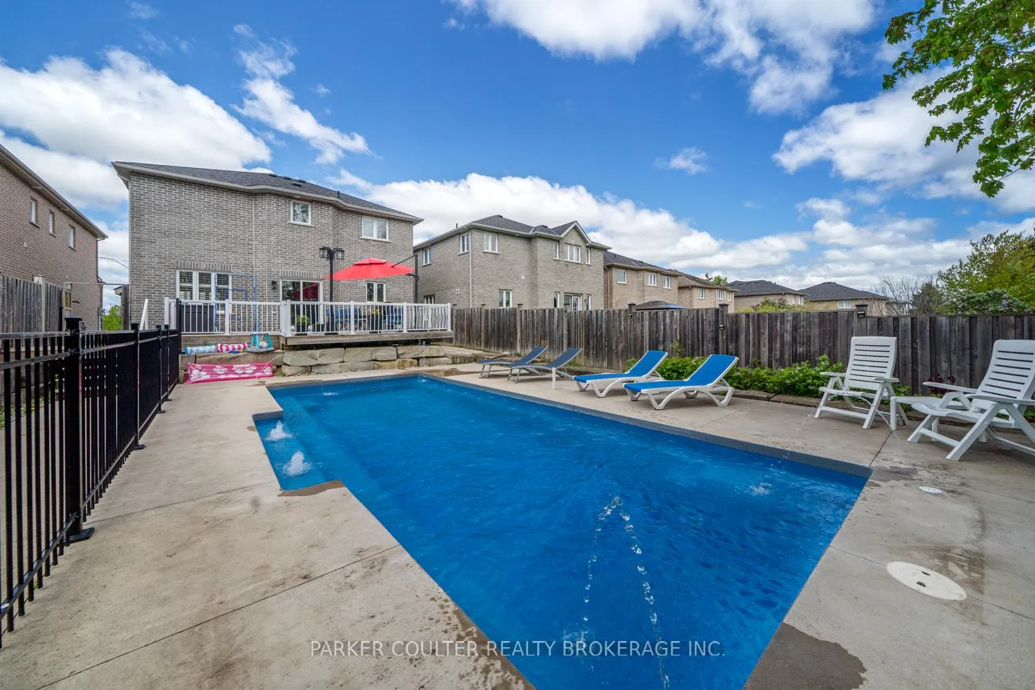 Photo 42 of 9 Surrey Drive, Barrie, Little Lake — HOMEH