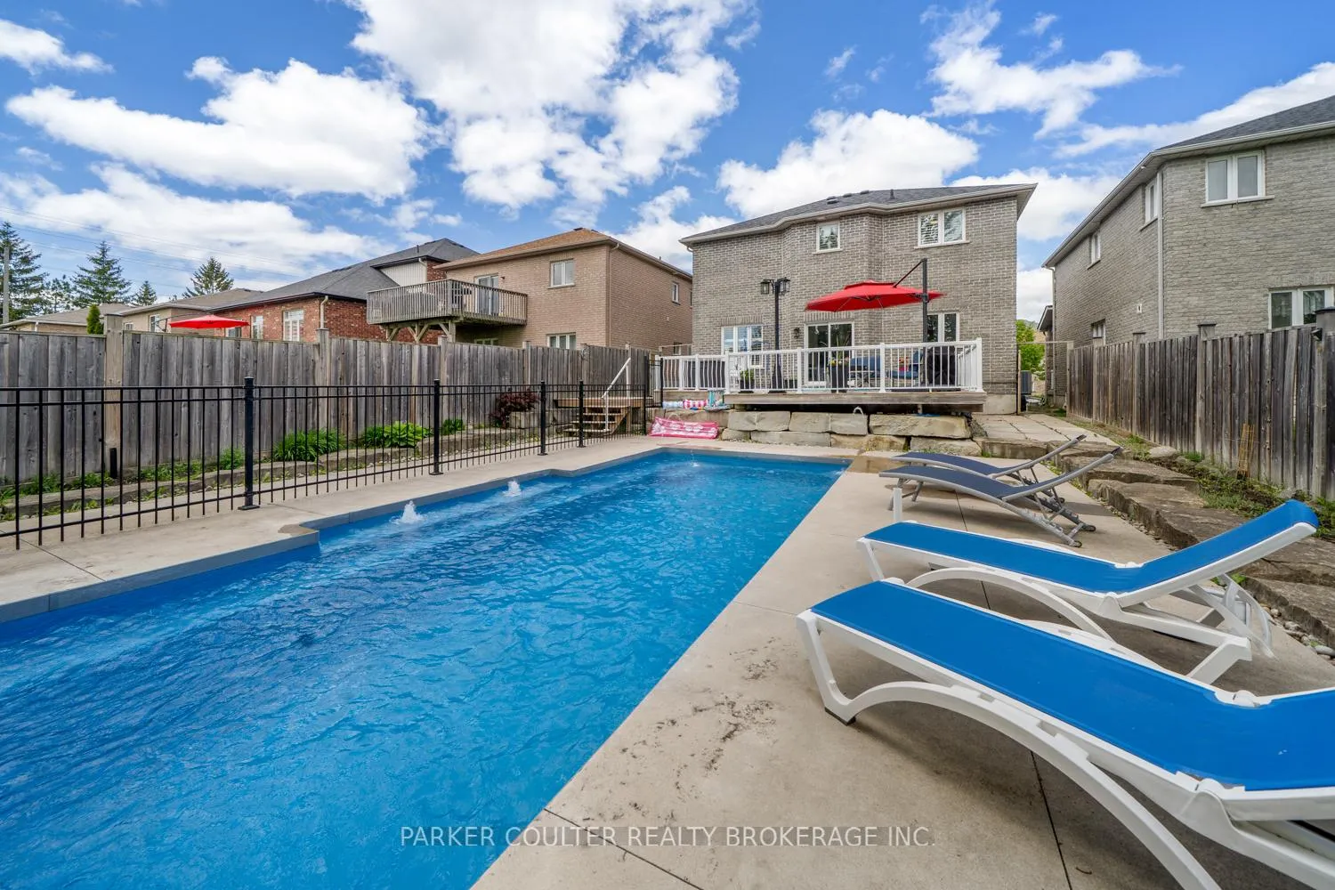 Photo 43 of 9 Surrey Drive, Barrie, Little Lake — HOMEH